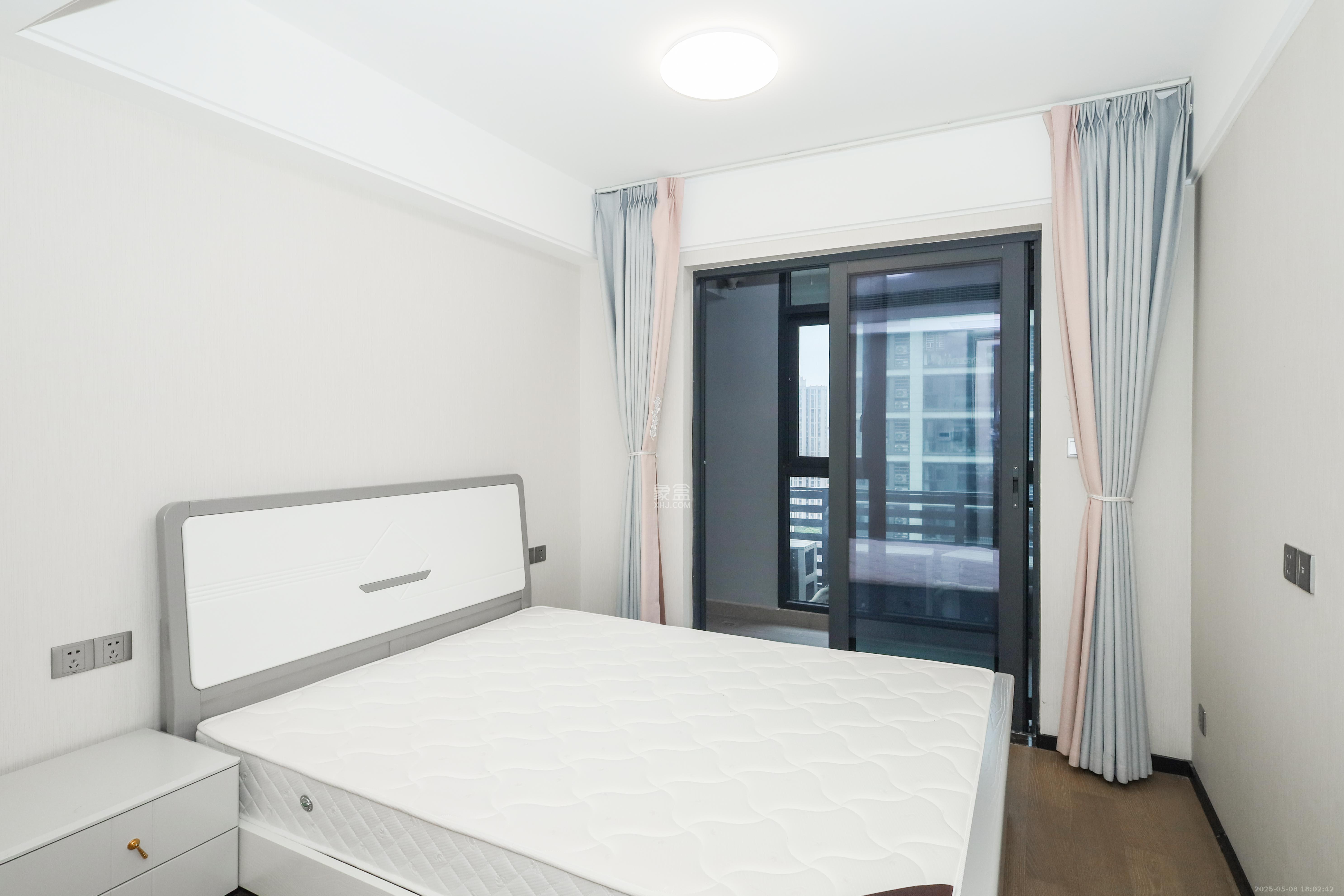 中海阅溪府  4室2厅2卫    320.0万 中海阅溪府  4室2厅2卫    320.0万卧室