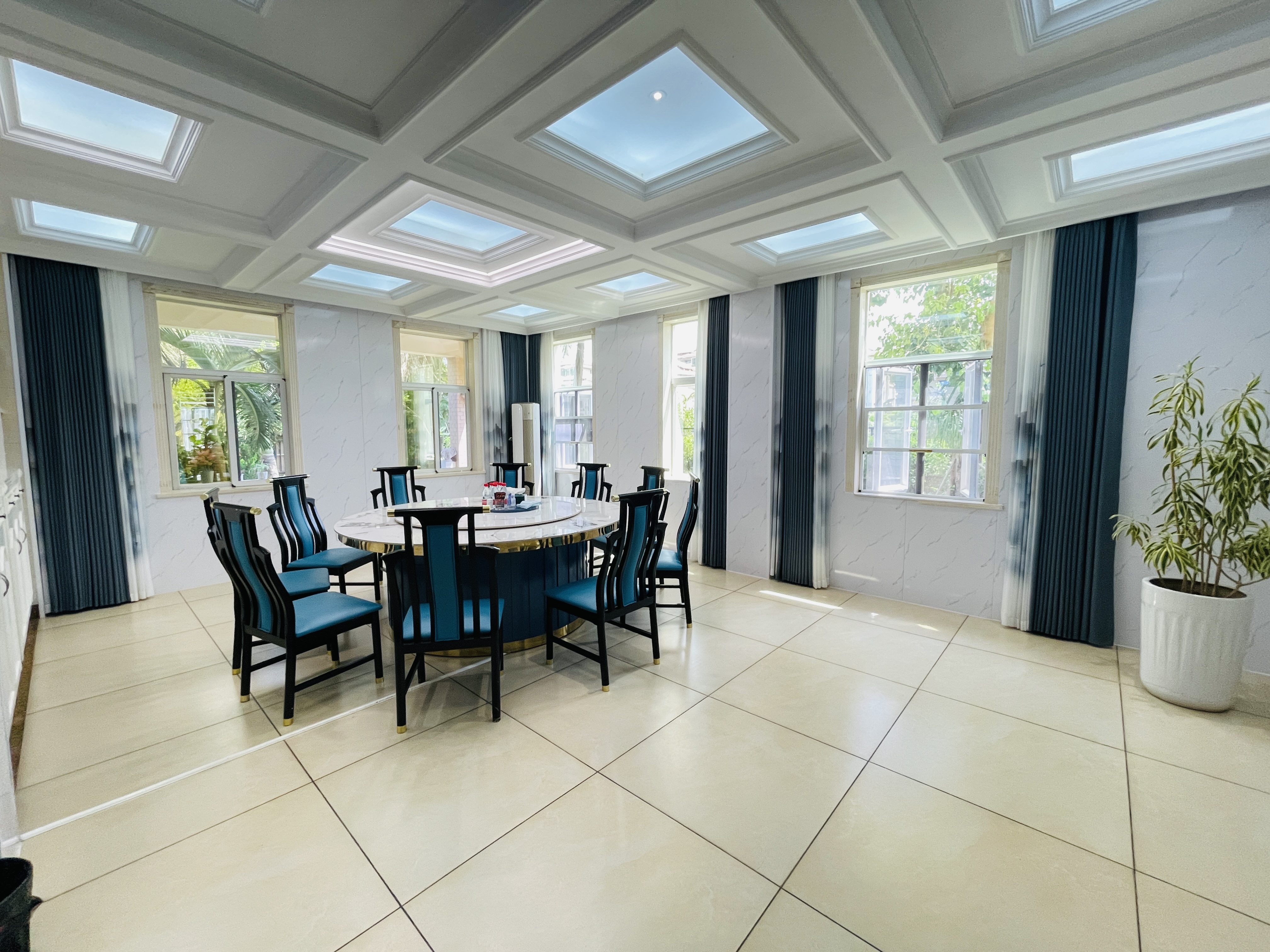 西湾别墅 8室3厅5卫 35000.0元/月 西湾别墅 8室3厅5卫 35000.0元/月室内图