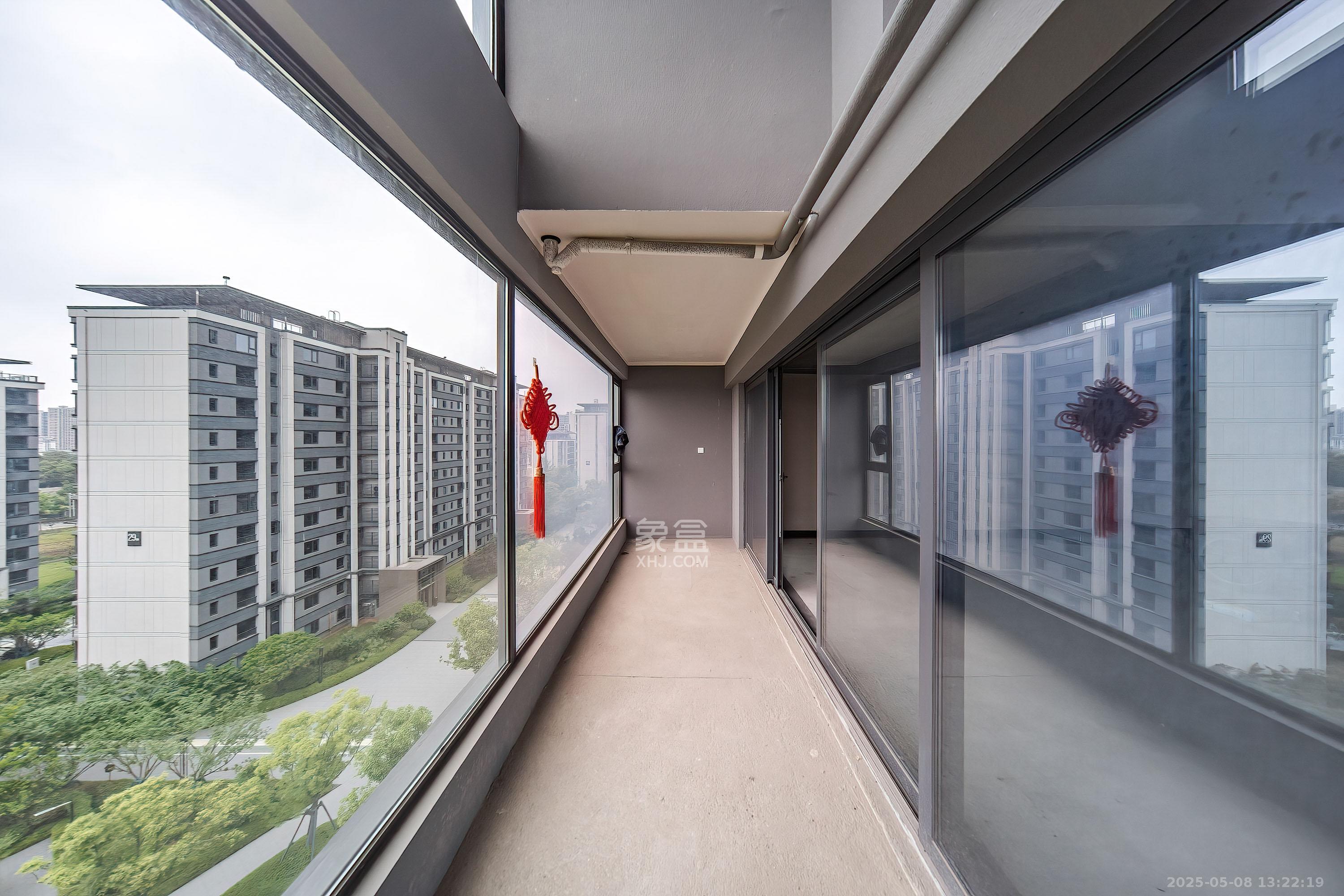 华润置地润樾府 5室2厅3卫 225.0万 华润置地润樾府 5室2厅3卫 225.0万阳台