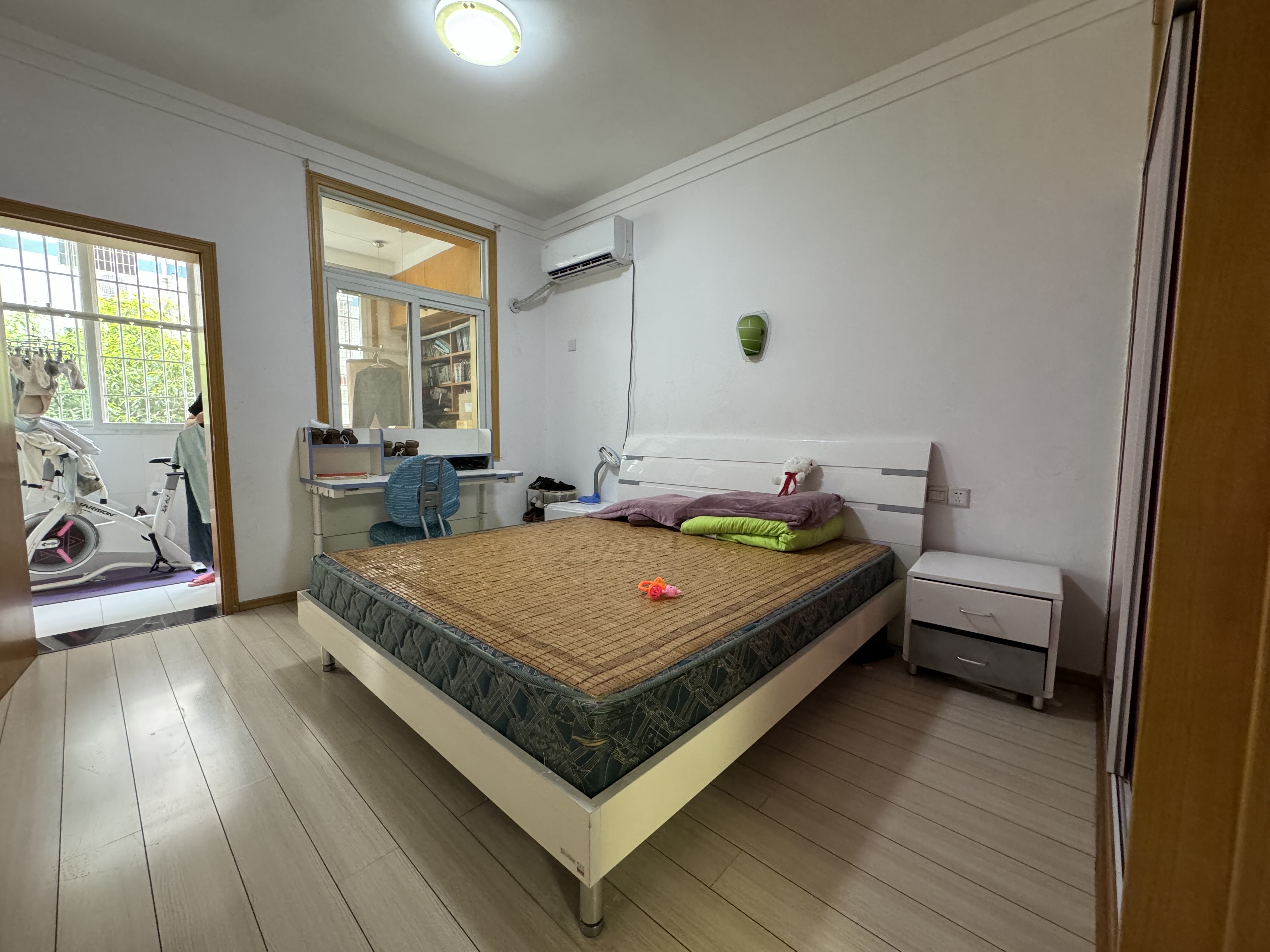 盐业局 3室2厅2卫 65.8万 盐业局 3室2厅2卫 65.8万客厅