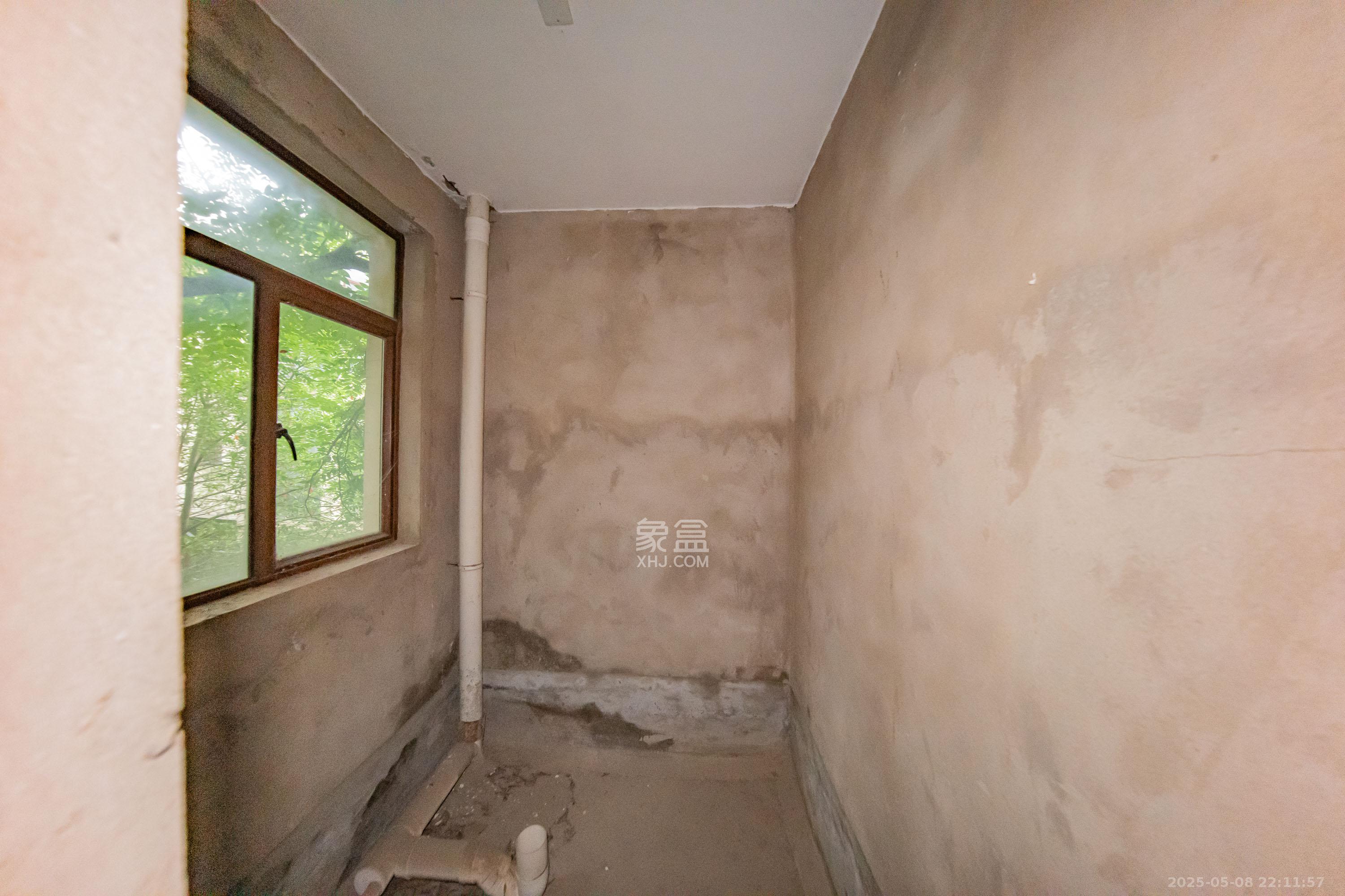 麓山恋迪亚溪谷 5室2厅2卫 300.0万 麓山恋迪亚溪谷 5室2厅2卫 300.0万卫生间