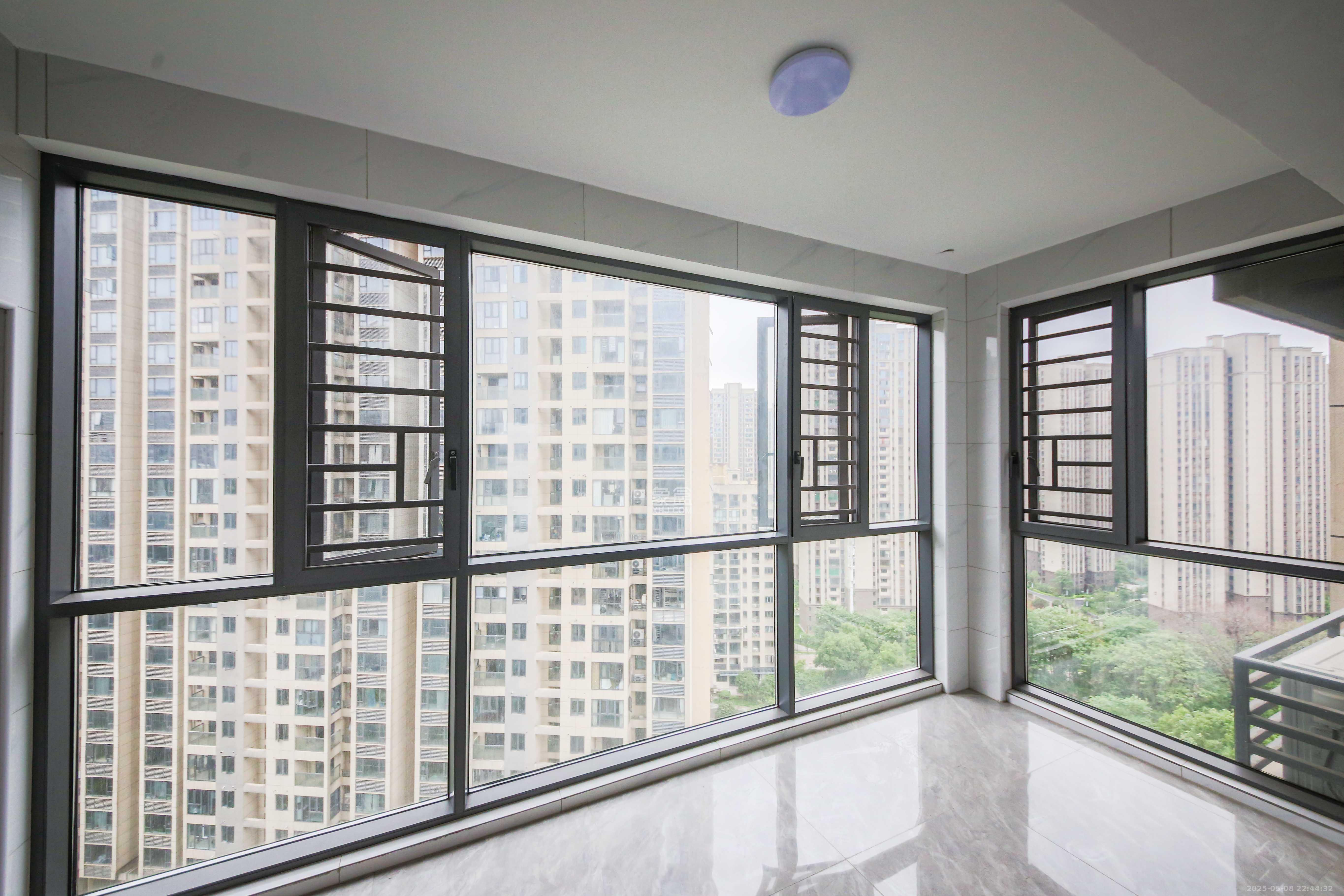 博林云栖  3室2厅2卫    160.0万 博林云栖  3室2厅2卫    160.0万阳台