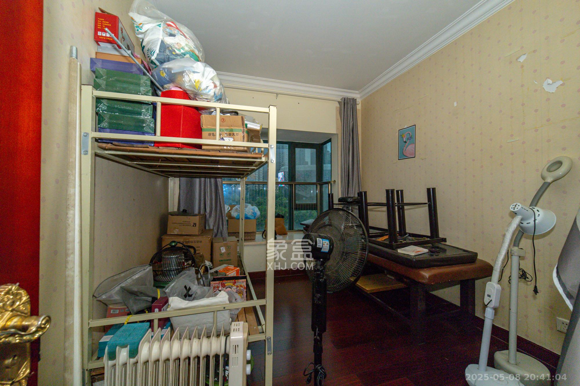 恒大翡翠华庭 3室2厅2卫 68.0万 恒大翡翠华庭 3室2厅2卫 68.0万卧室