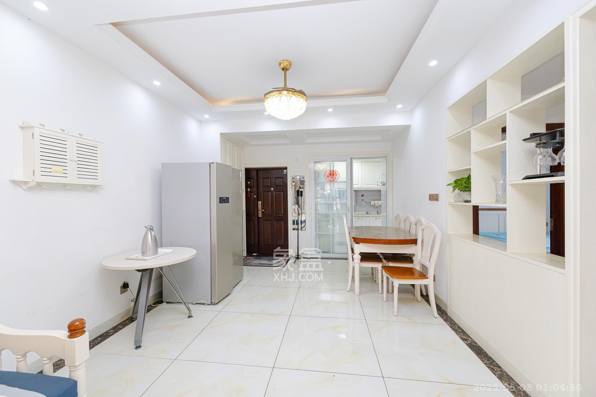 珠江东方明珠(新地东方明珠)三期 3室2厅1卫 79.8万 珠江东方明珠(新地东方明珠)三期 3室2厅1卫 79.8万客厅