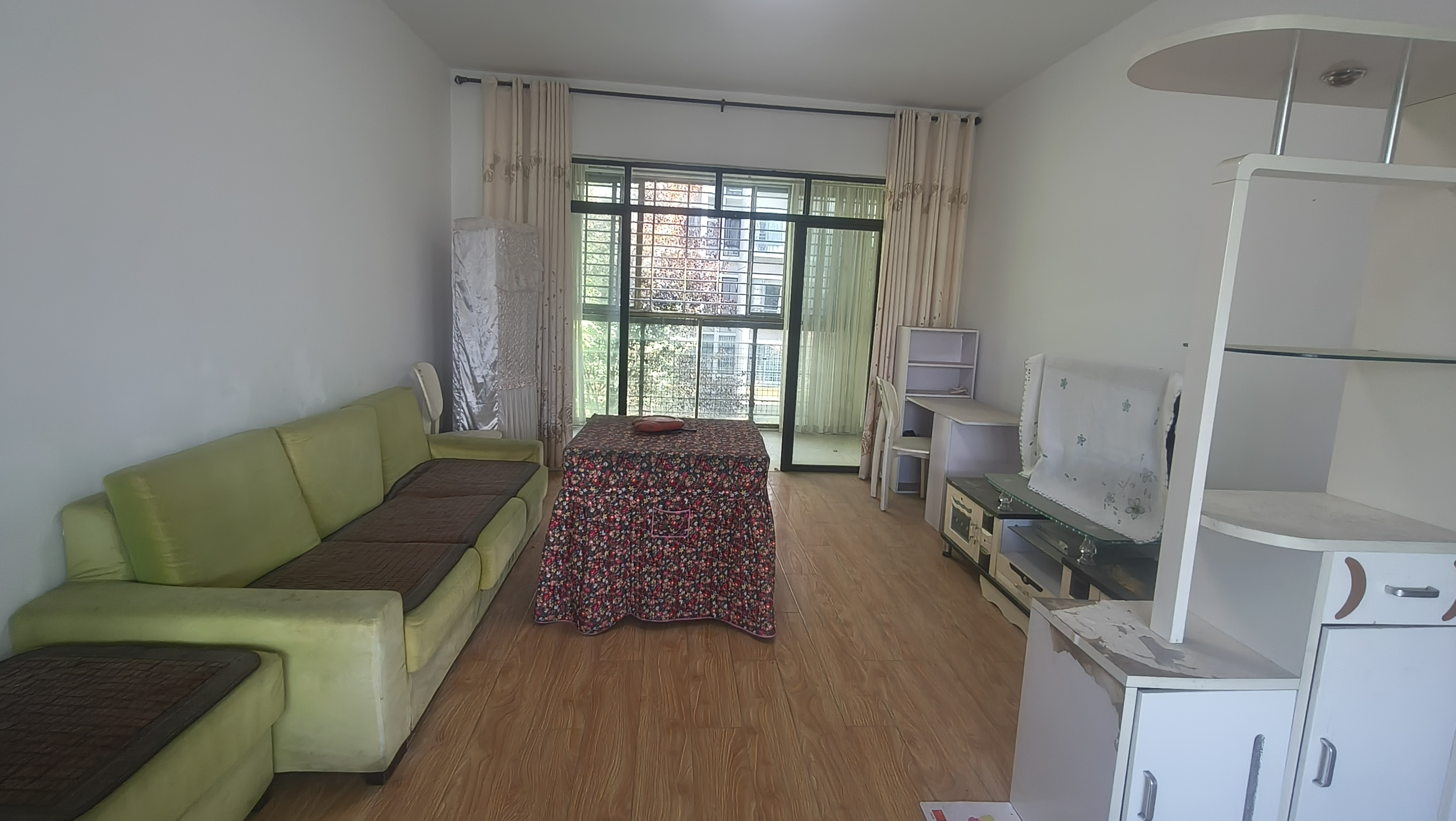 月亮湾二期A区 2室2厅1卫 41.8万 月亮湾二期A区 2室2厅1卫 41.8万客厅