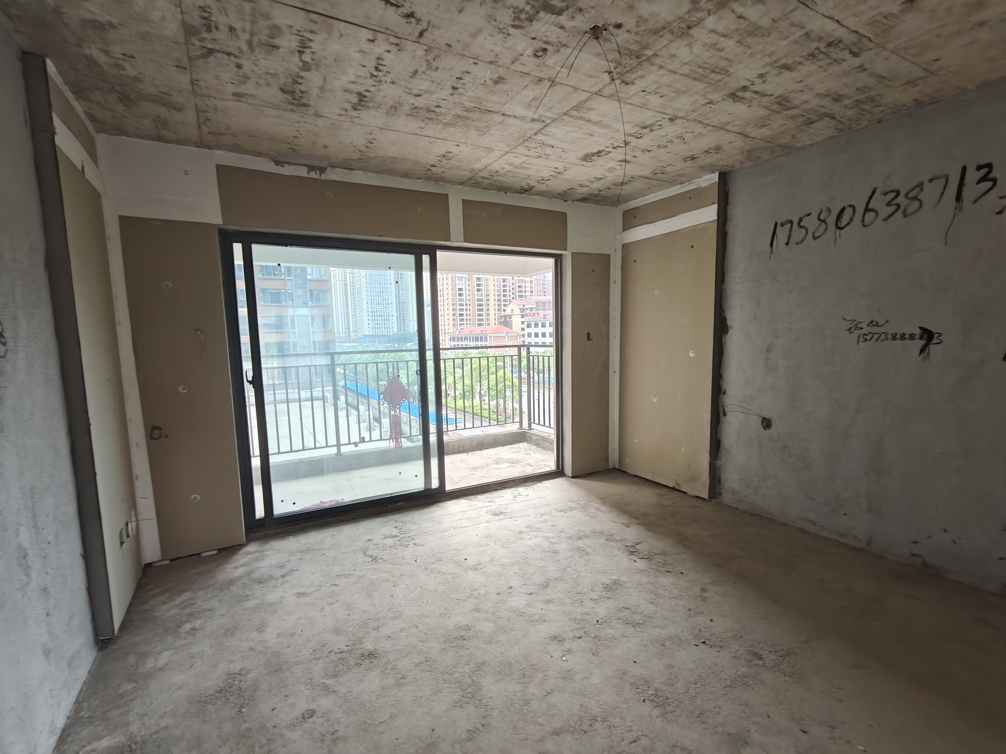 宁邦中心(二期公园里) 3室2厅2卫 75.8万 宁邦中心(二期公园里) 3室2厅2卫 75.8万客厅