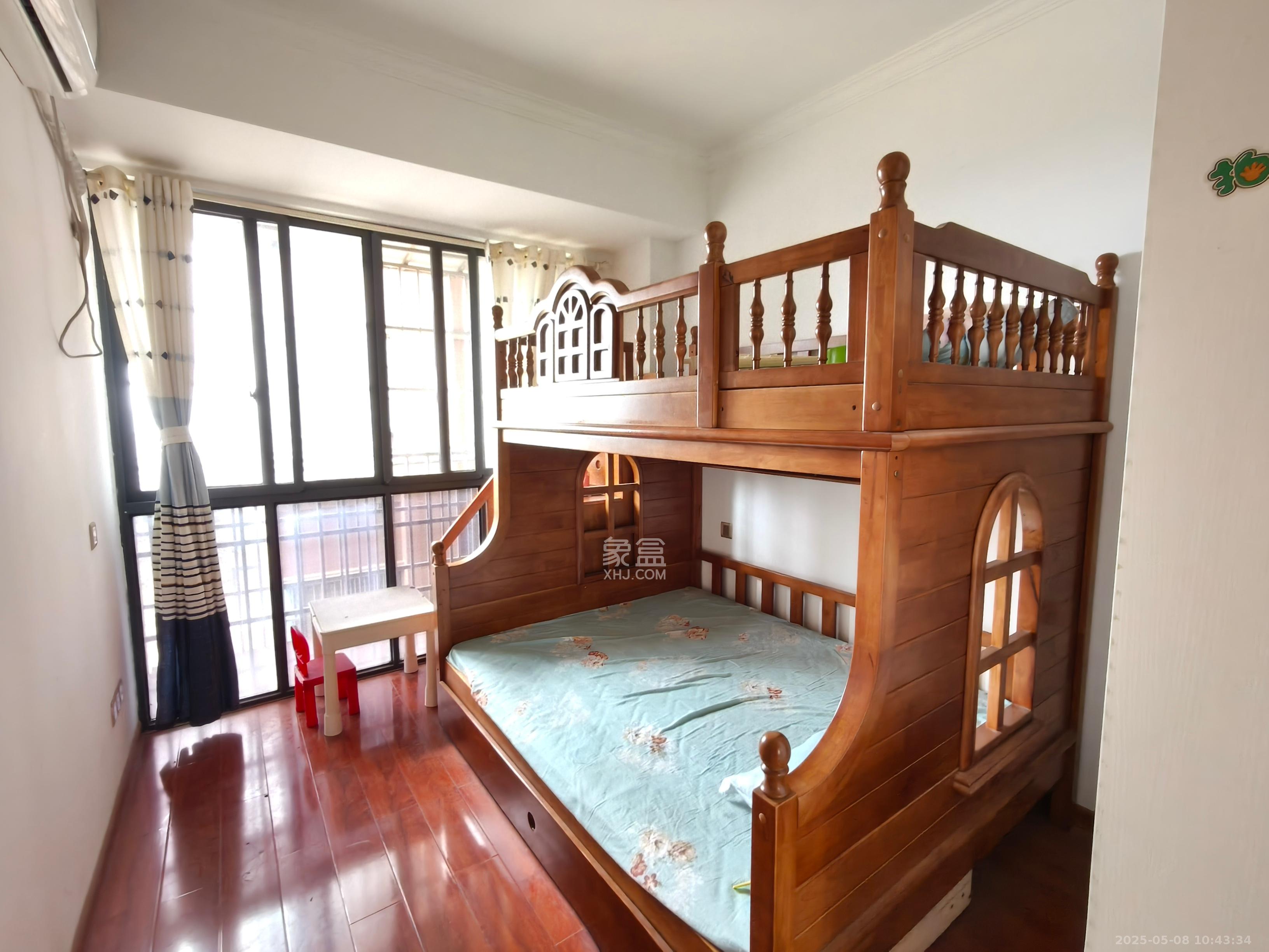 紫华郡 4室2厅2卫 2300.0元/月 紫华郡 4室2厅2卫 2300.0元/月室内图