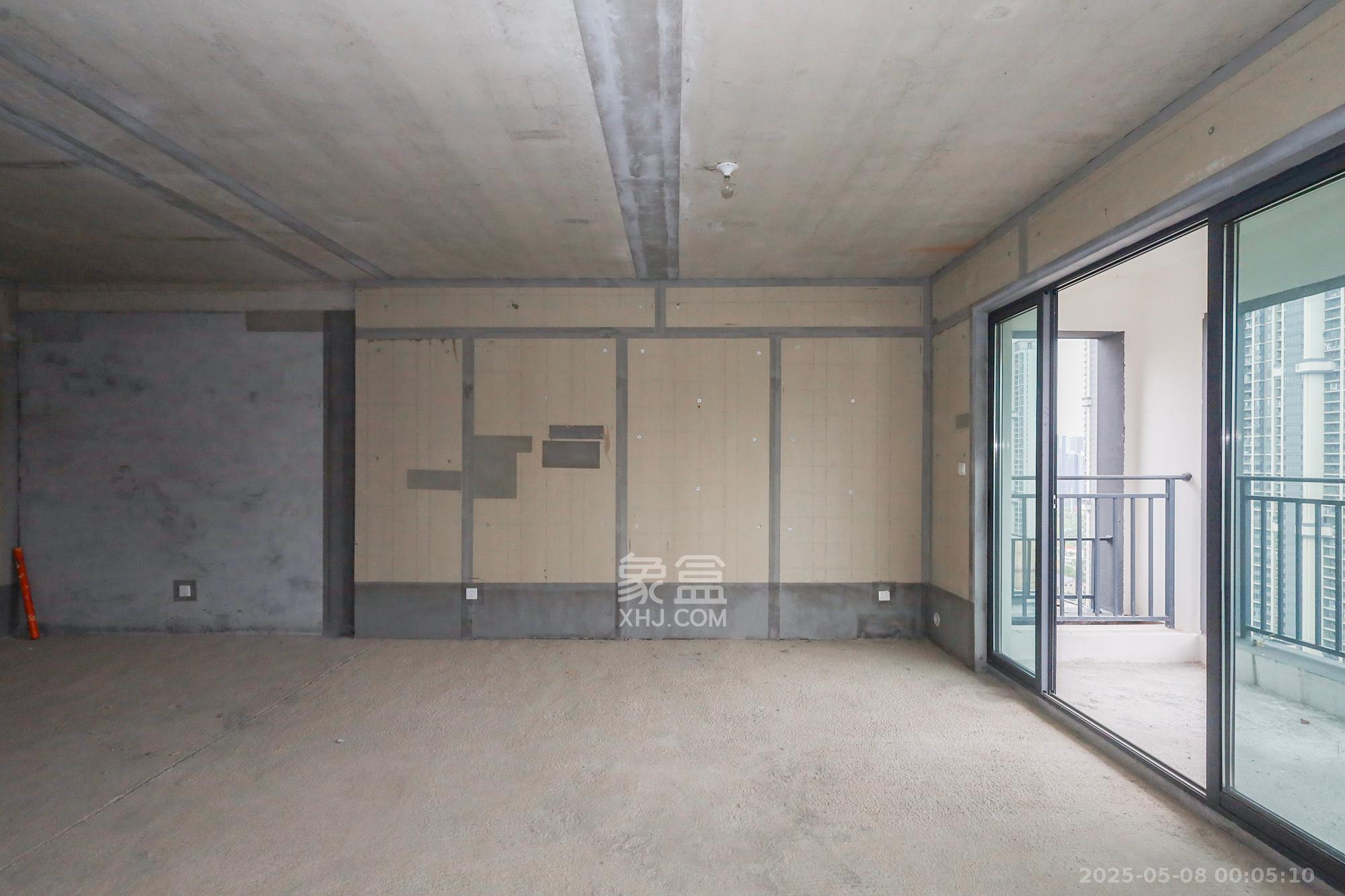 轨道中建麓江府  3室2厅2卫   167.50万客厅