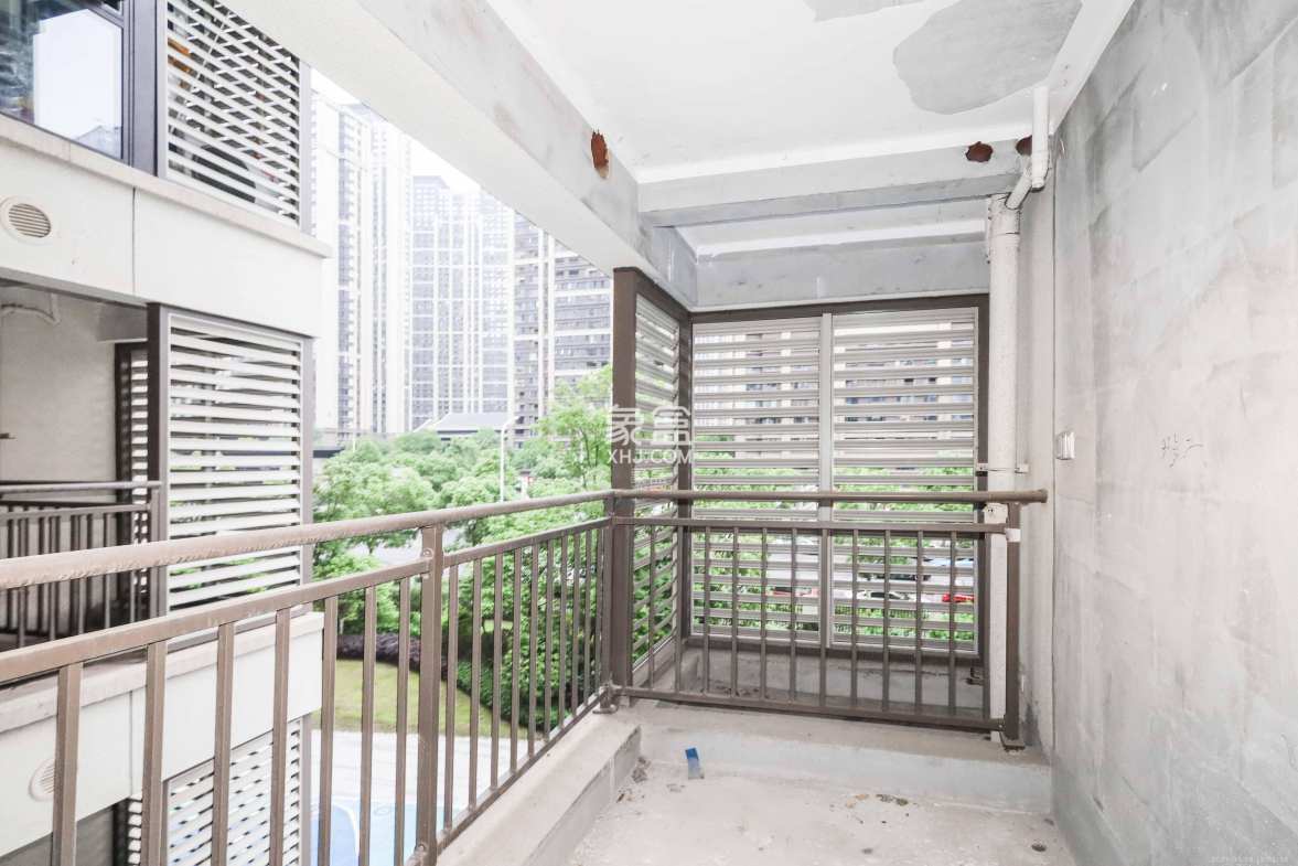 梅溪华府(新城金茂梦想华府)  4室2厅3卫    220.0万 梅溪华府(新城金茂梦想华府)  4室2厅3卫    220.0万阳台