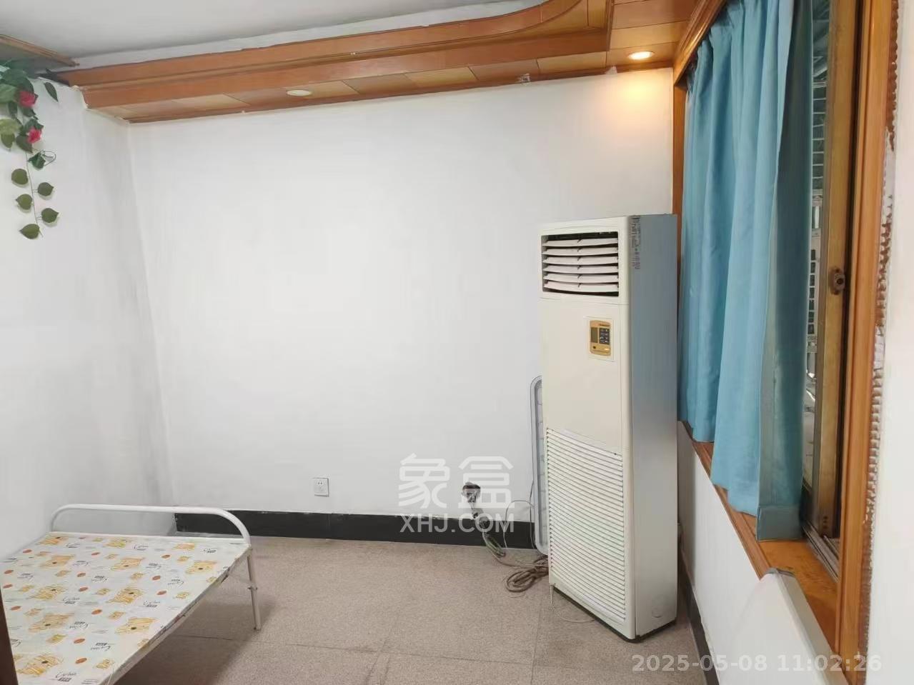 坡子街综合楼  4室1厅1卫   4000.00元/月室内图
