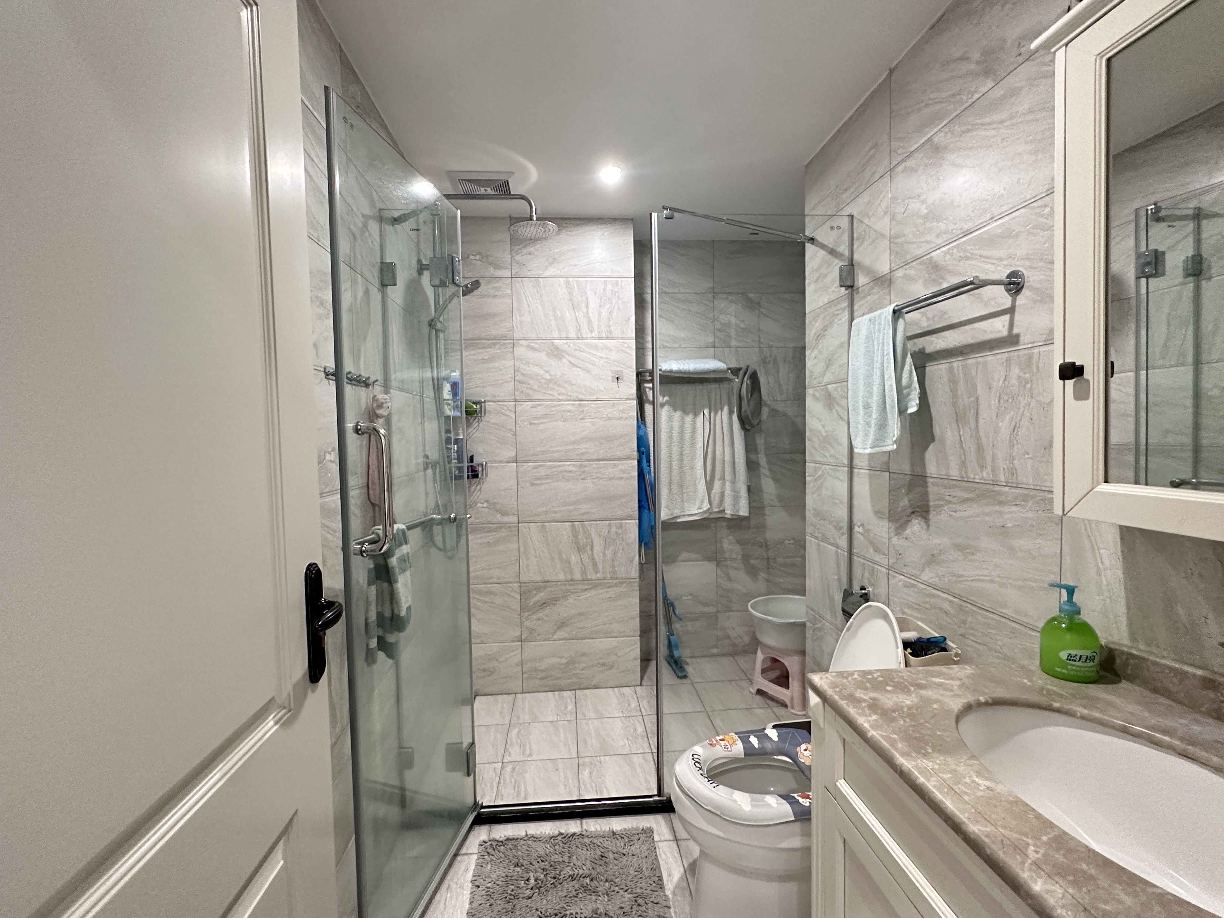 海航豪庭北苑 5室2厅4卫 499.0万 海航豪庭北苑 5室2厅4卫 499.0万客厅