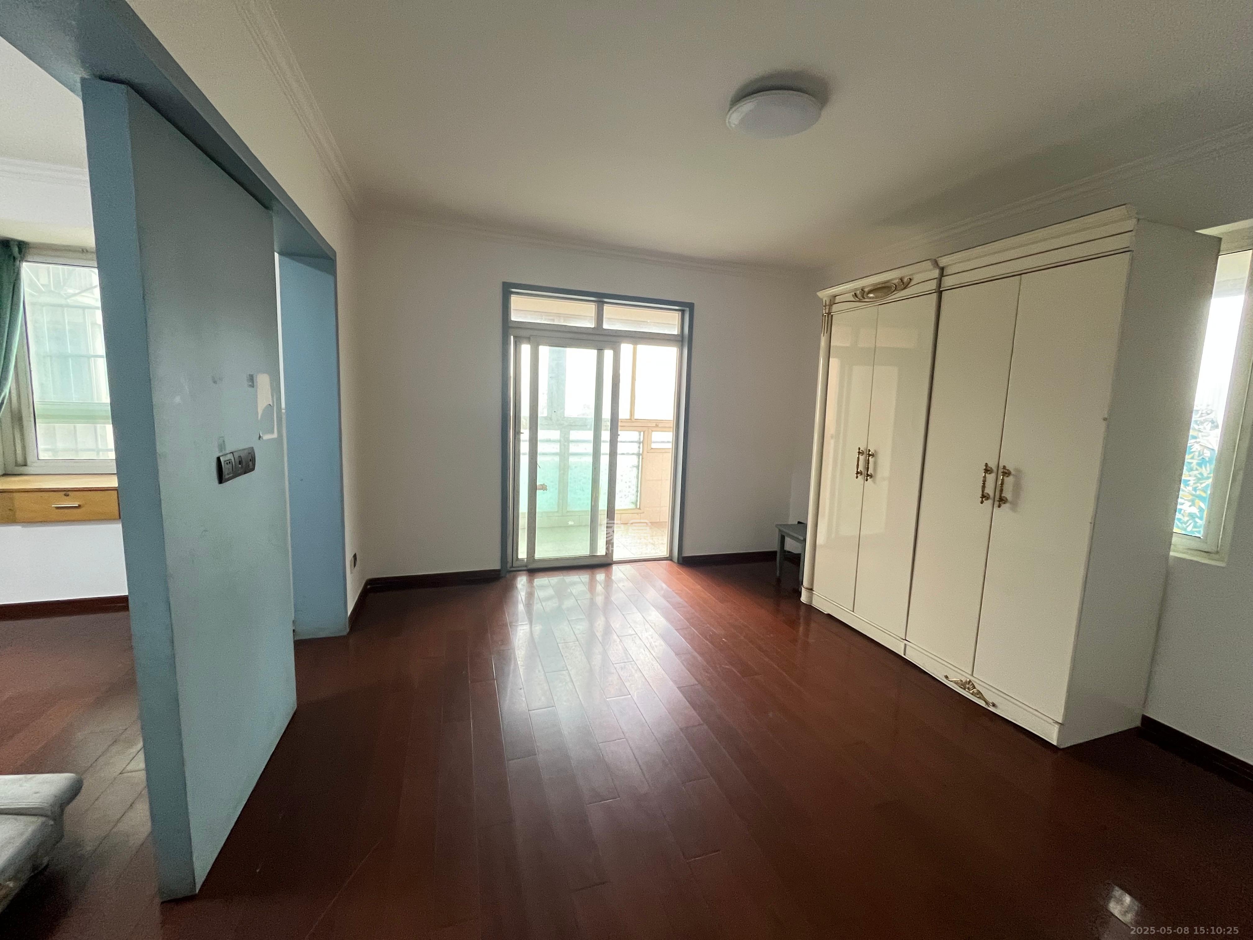 晶华美地 3室2厅2卫 2400.0元/月 晶华美地 3室2厅2卫 2400.0元/月室内图