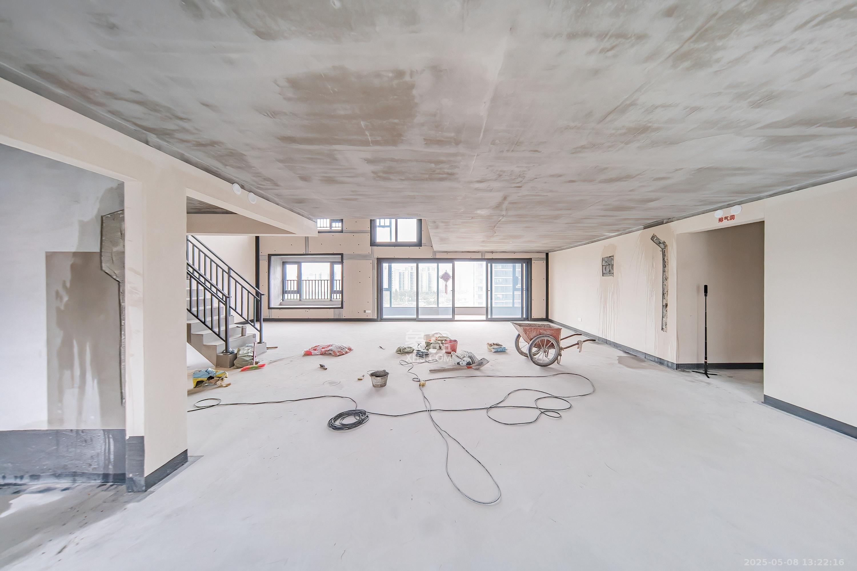 华润置地润樾府 5室2厅3卫 225.0万 华润置地润樾府 5室2厅3卫 225.0万客厅