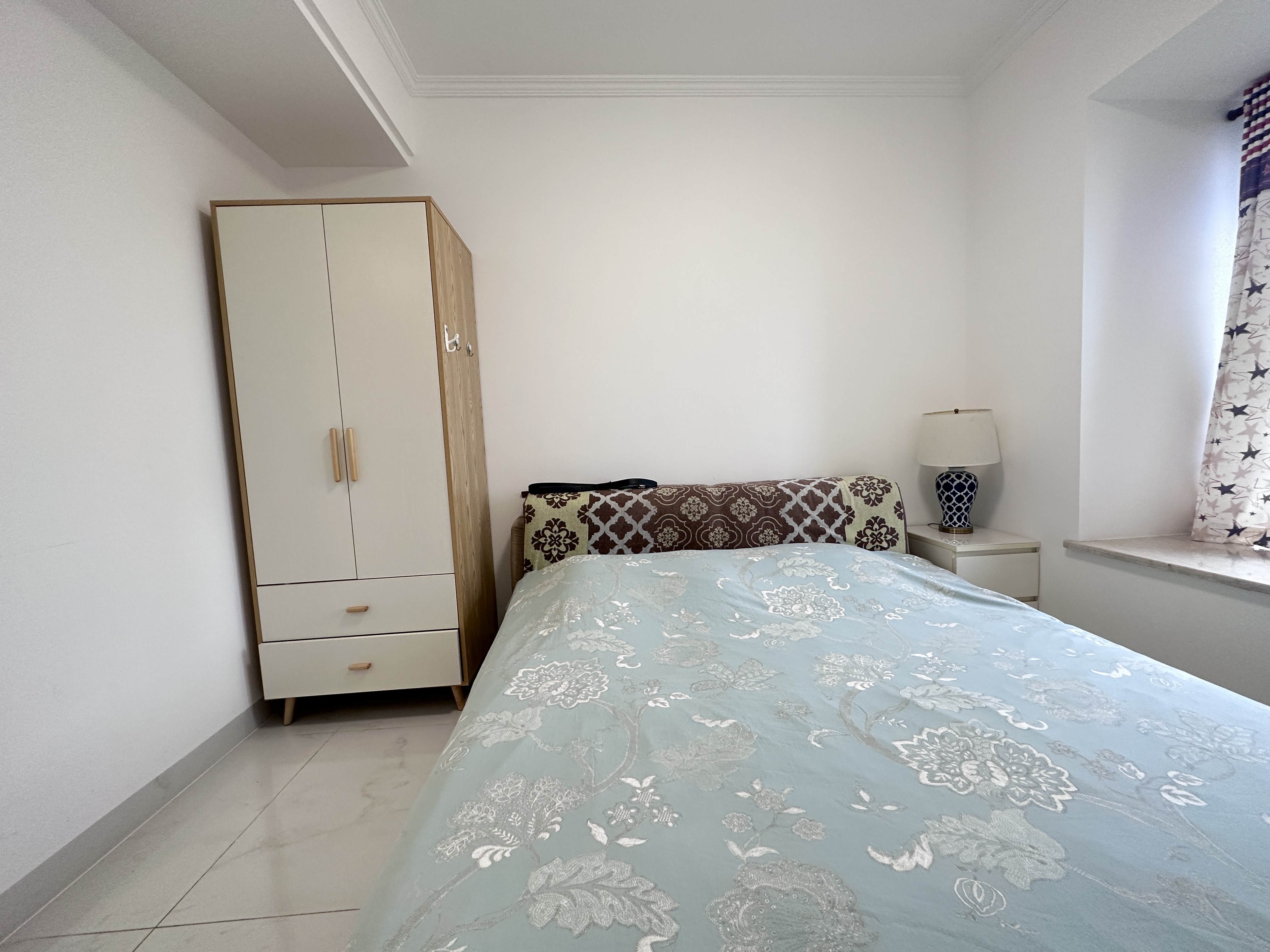 海航豪庭北苑 5室2厅4卫 499.0万 海航豪庭北苑 5室2厅4卫 499.0万客厅