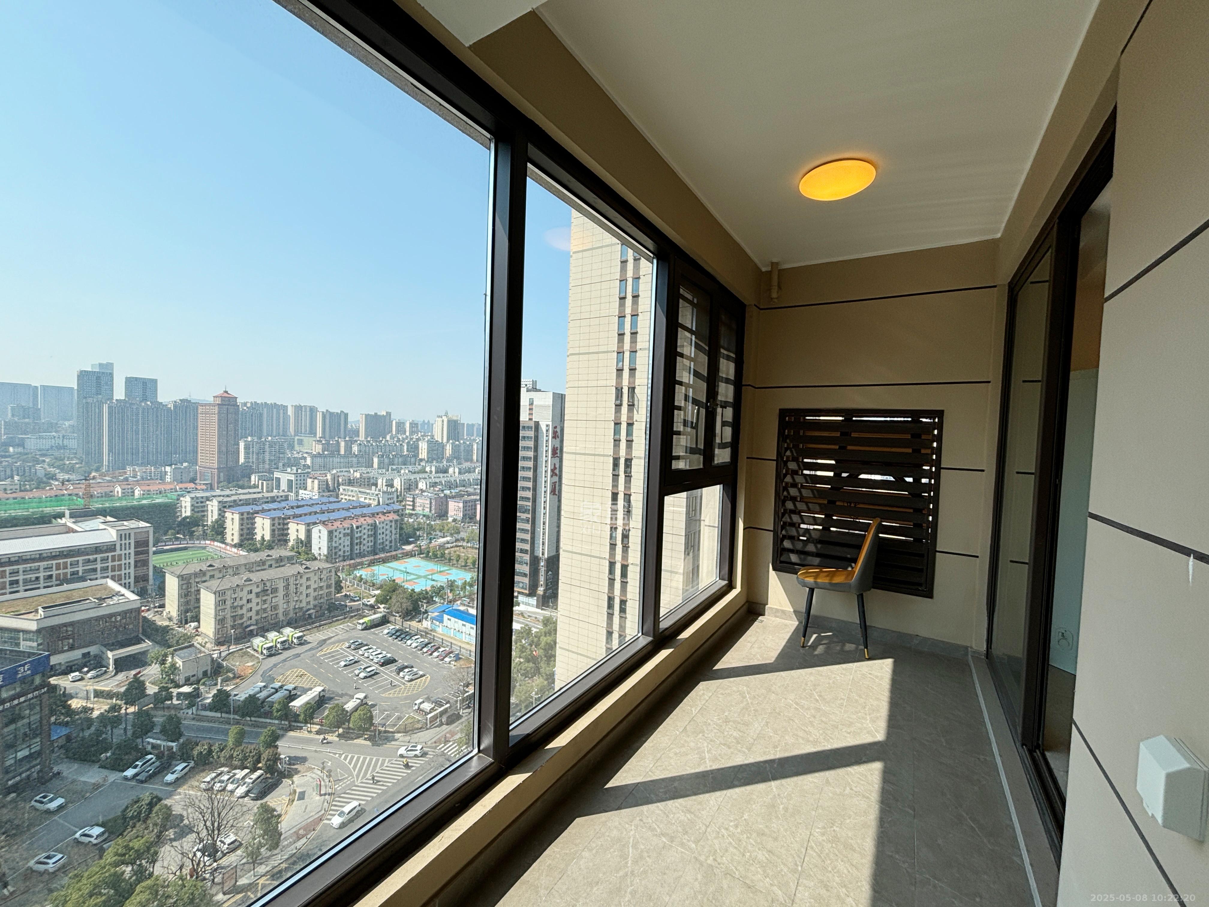 龙湖铂金中心（龙湖春江郦城）  3室2厅2卫   4200.00元/月室内图