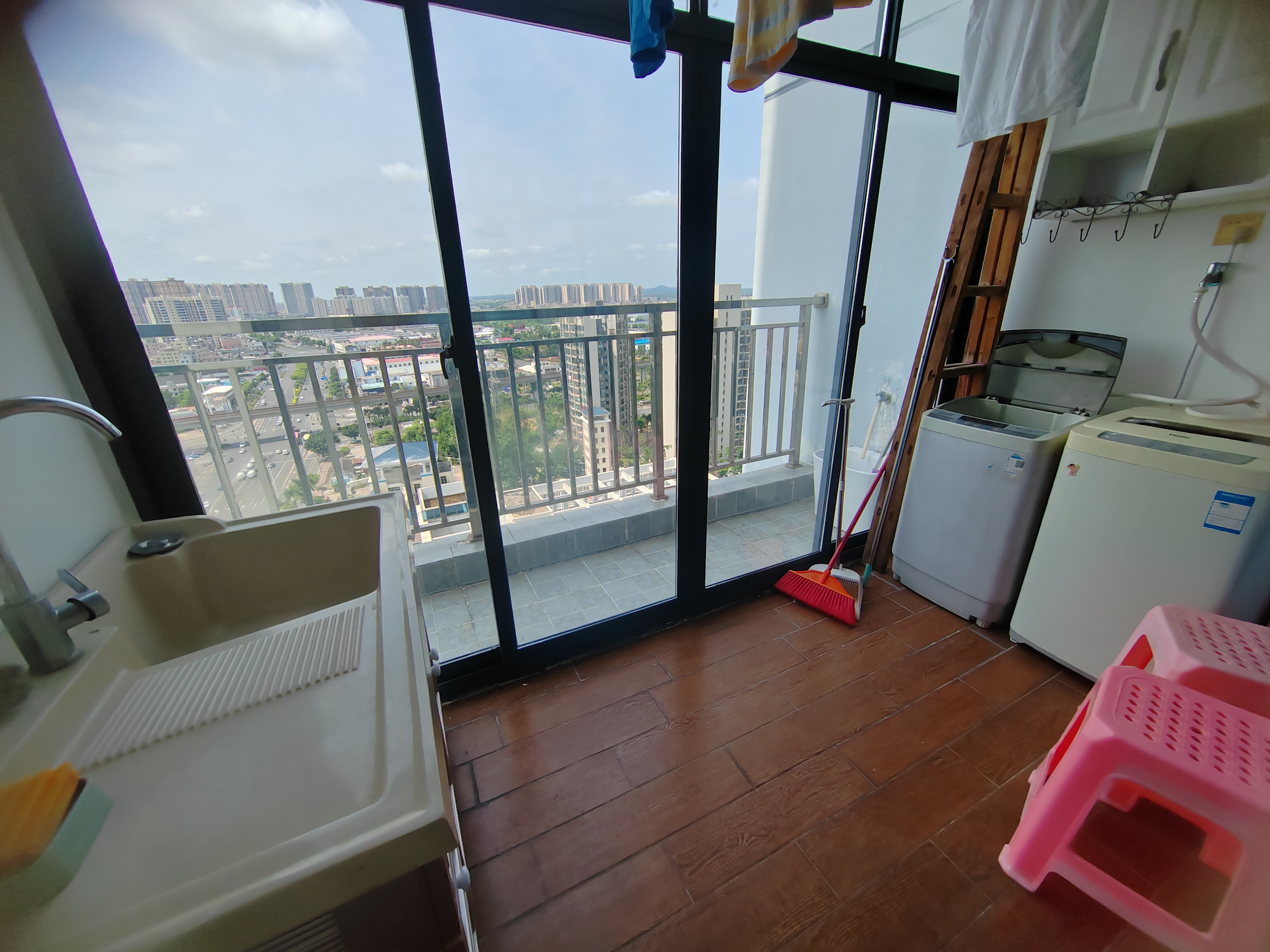 蓝海瑞园 2室2厅1卫 2100.00元/月 蓝海瑞园 2室2厅1卫 2100.00元/月室内图