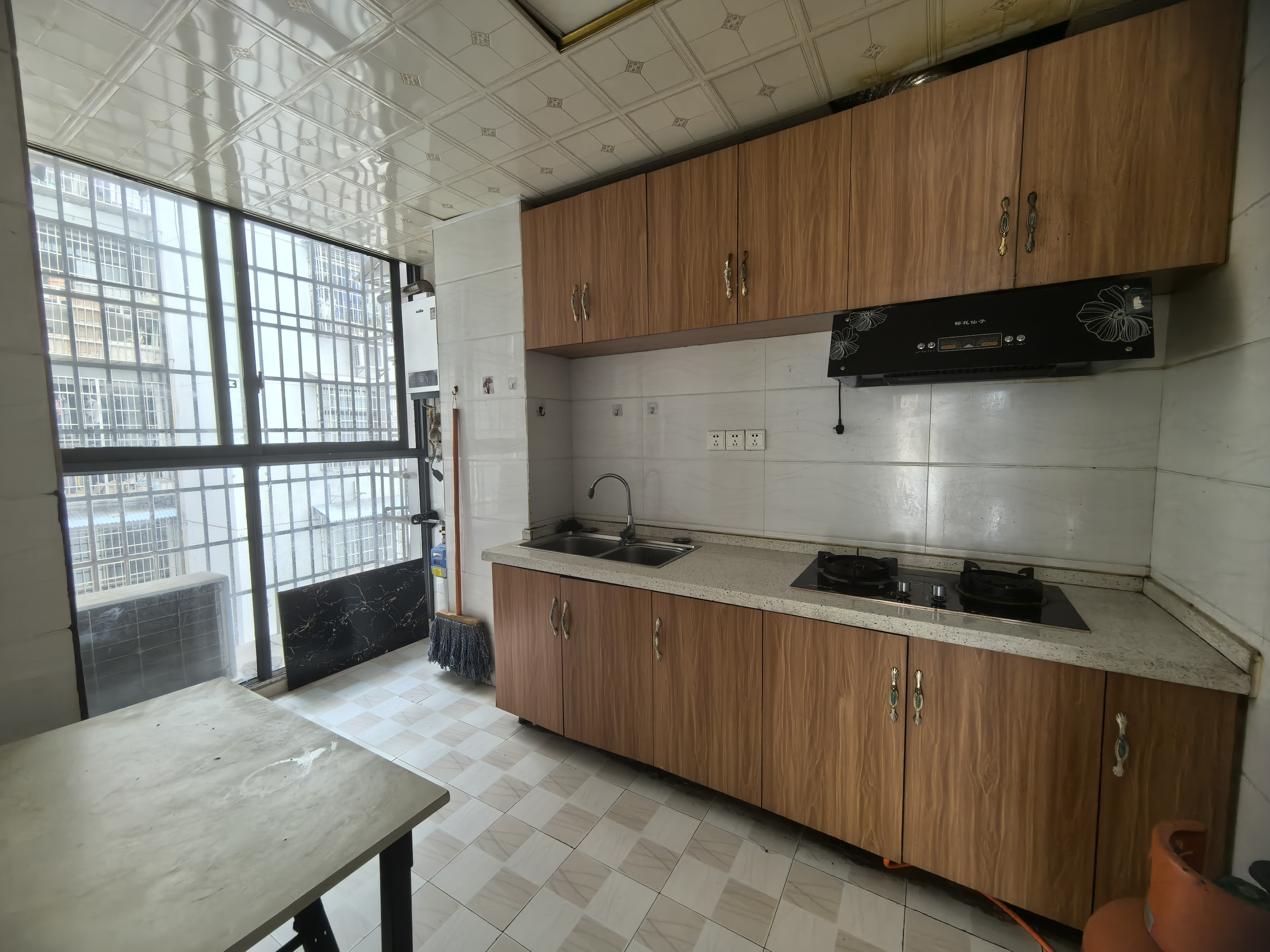 龙城街 4室2厅2卫 2200.0元/月 龙城街 4室2厅2卫 2200.0元/月室内图