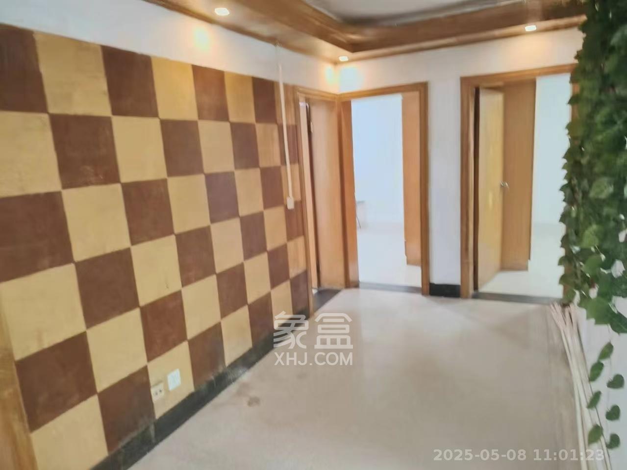 坡子街综合楼  4室1厅1卫   4000.00元/月室内图