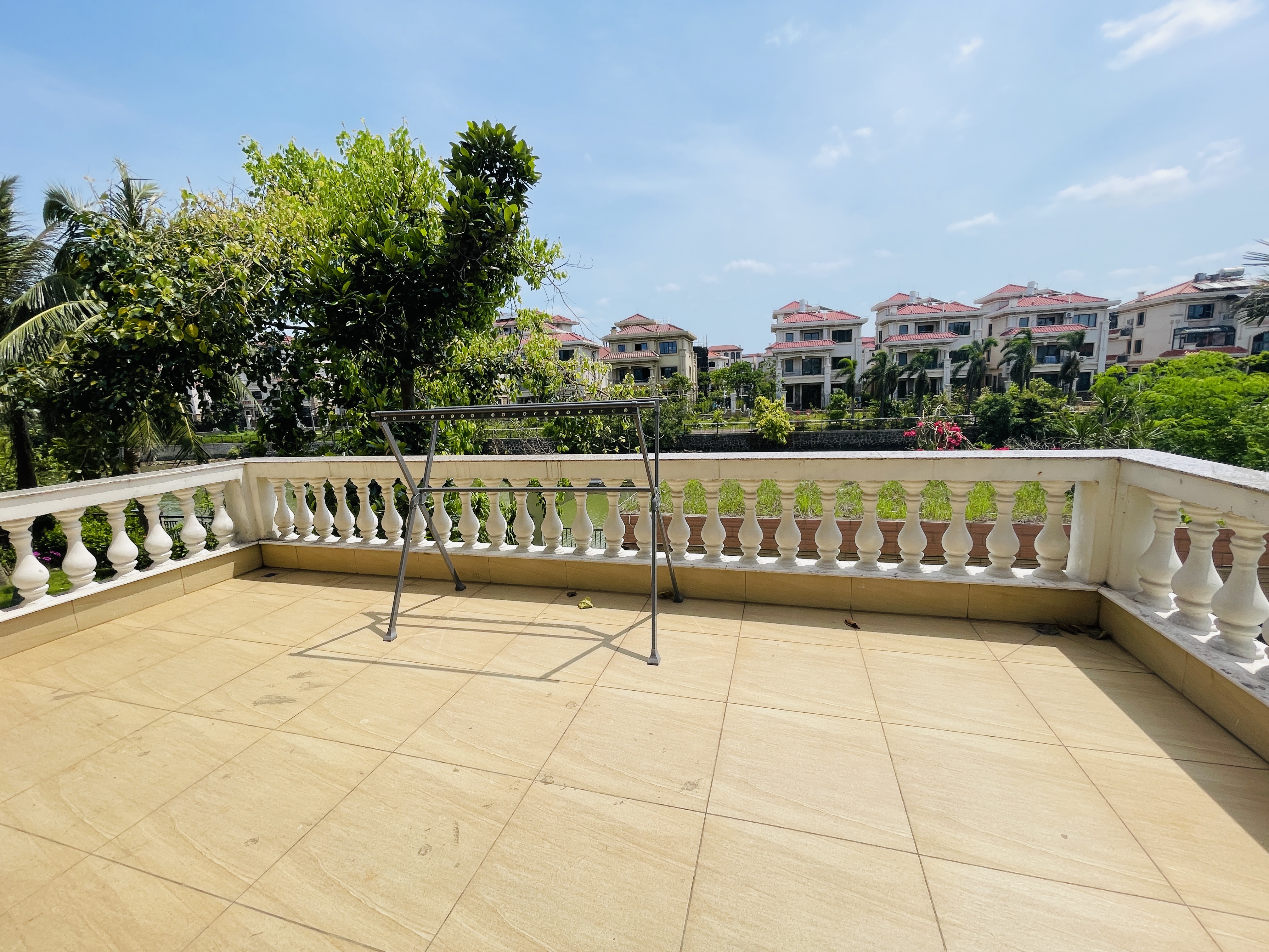 西湾别墅 8室3厅5卫 35000.0元/月 西湾别墅 8室3厅5卫 35000.0元/月室内图