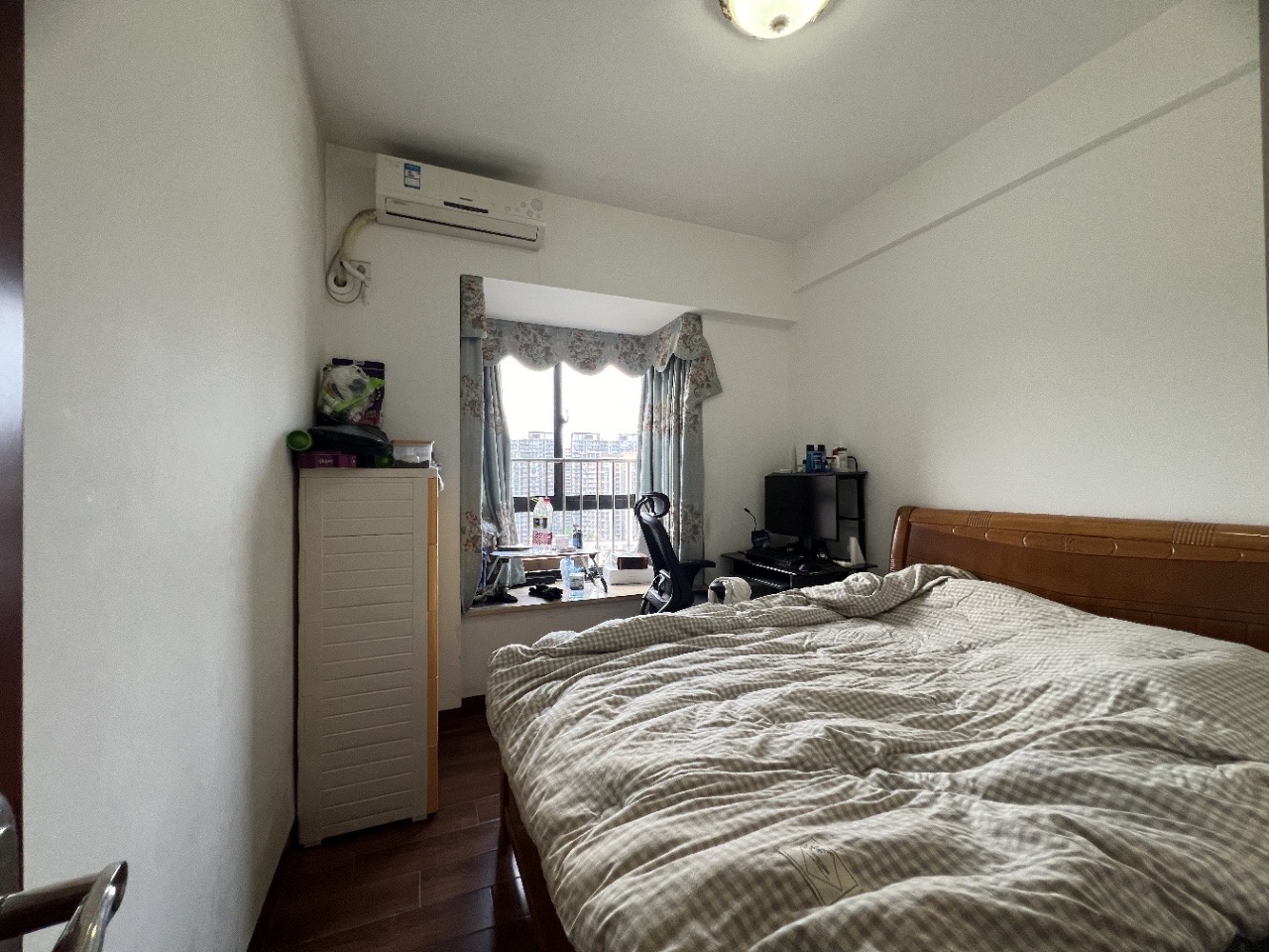 长堤中心  3室2厅2卫   188.00万客厅