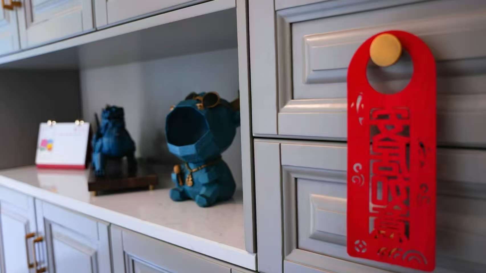 建设鑫苑  4室2厅2卫    180.0万客厅