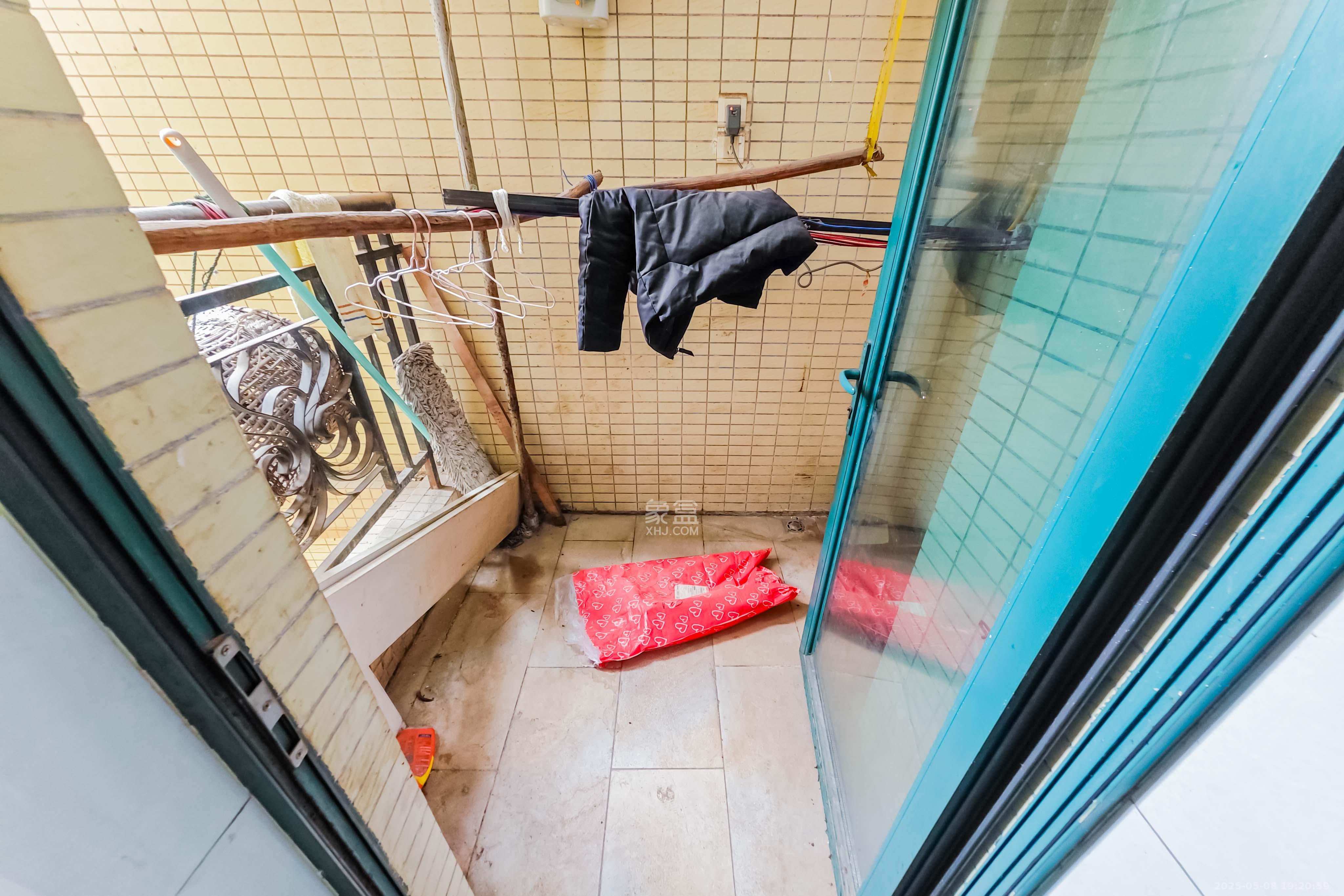 恒大绿洲  3室2厅2卫    86.0万 恒大绿洲  3室2厅2卫    86.0万厨房