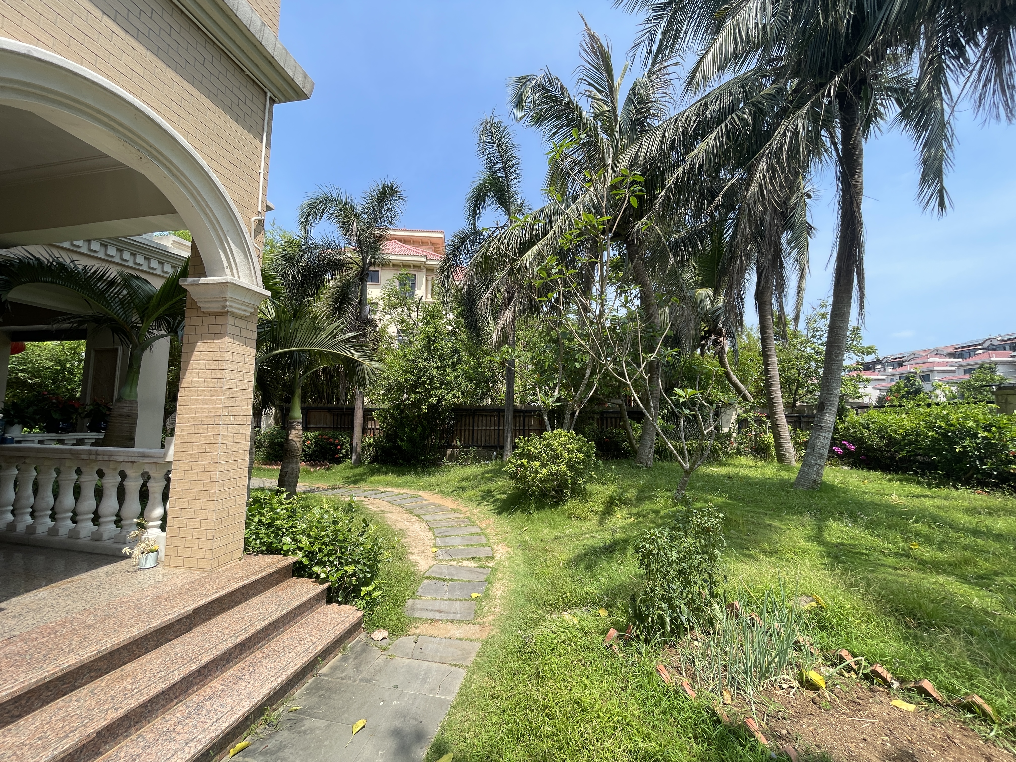 西湾别墅 8室3厅5卫 35000.0元/月 西湾别墅 8室3厅5卫 35000.0元/月室内图