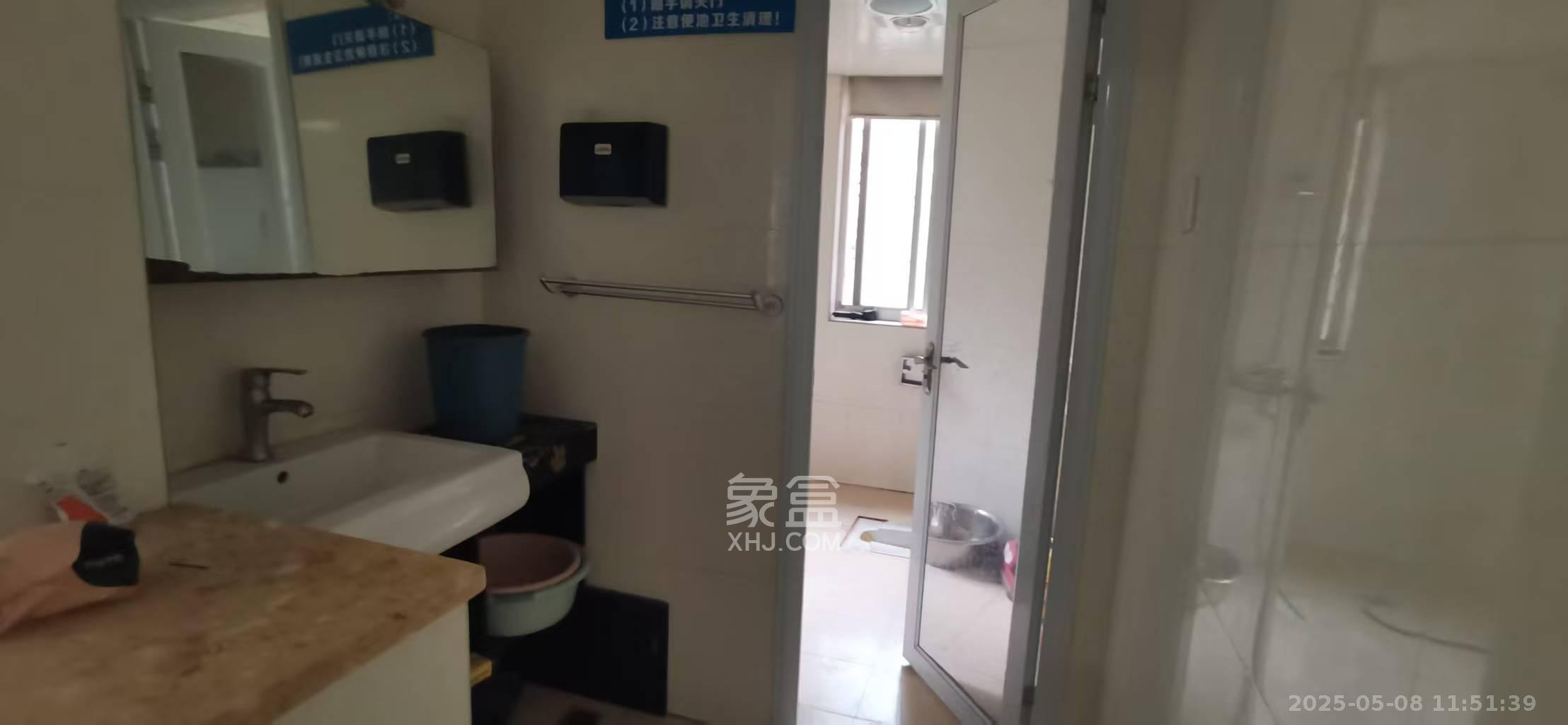 九峰小区（一二三四区）  4室2厅2卫   3500.00元/月室内图