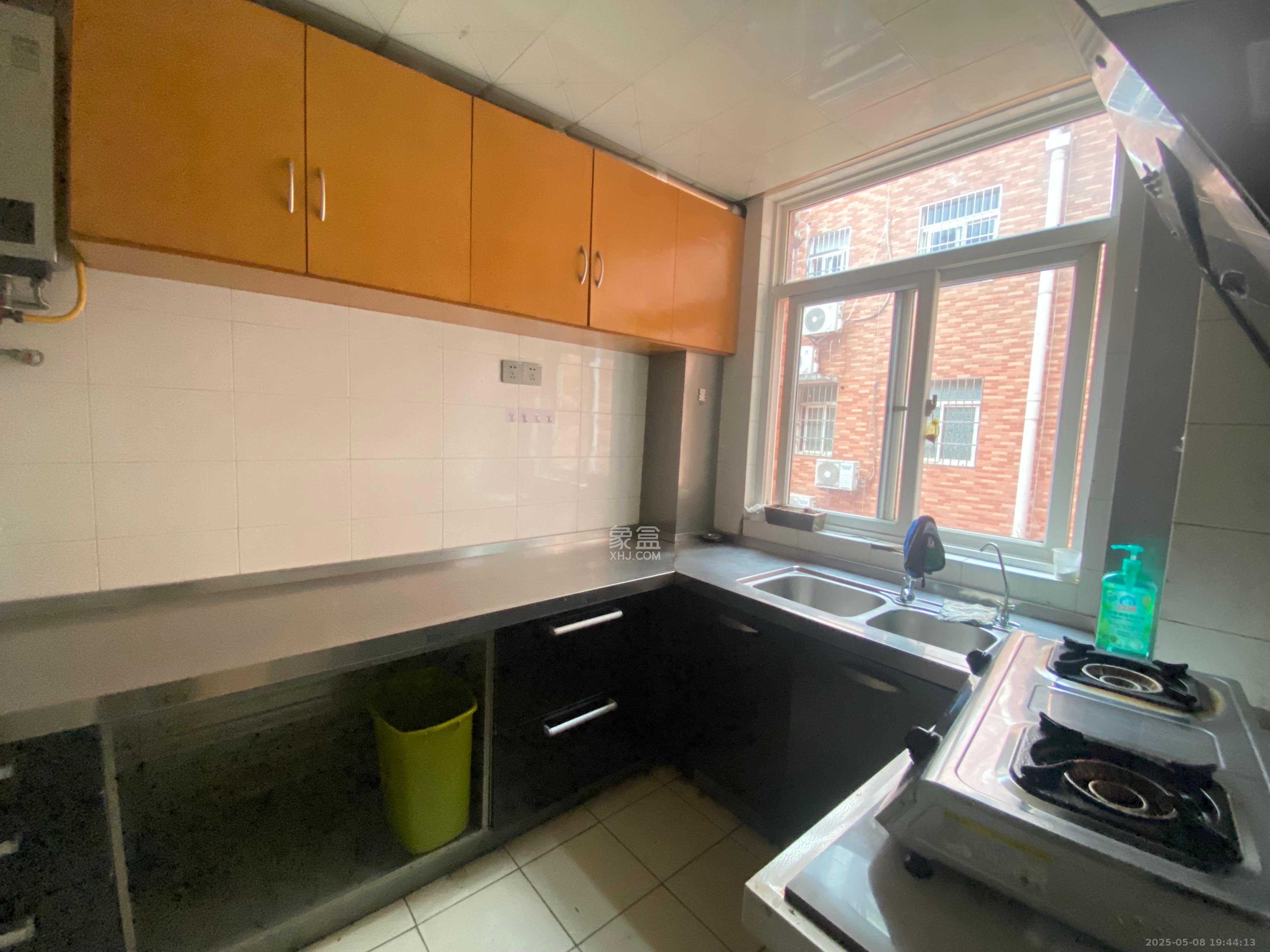 嘉盛逸林园(新合村综合楼) 3室2厅2卫 2500.0元/月 嘉盛逸林园(新合村综合楼) 3室2厅2卫 2500.0元/月室内图