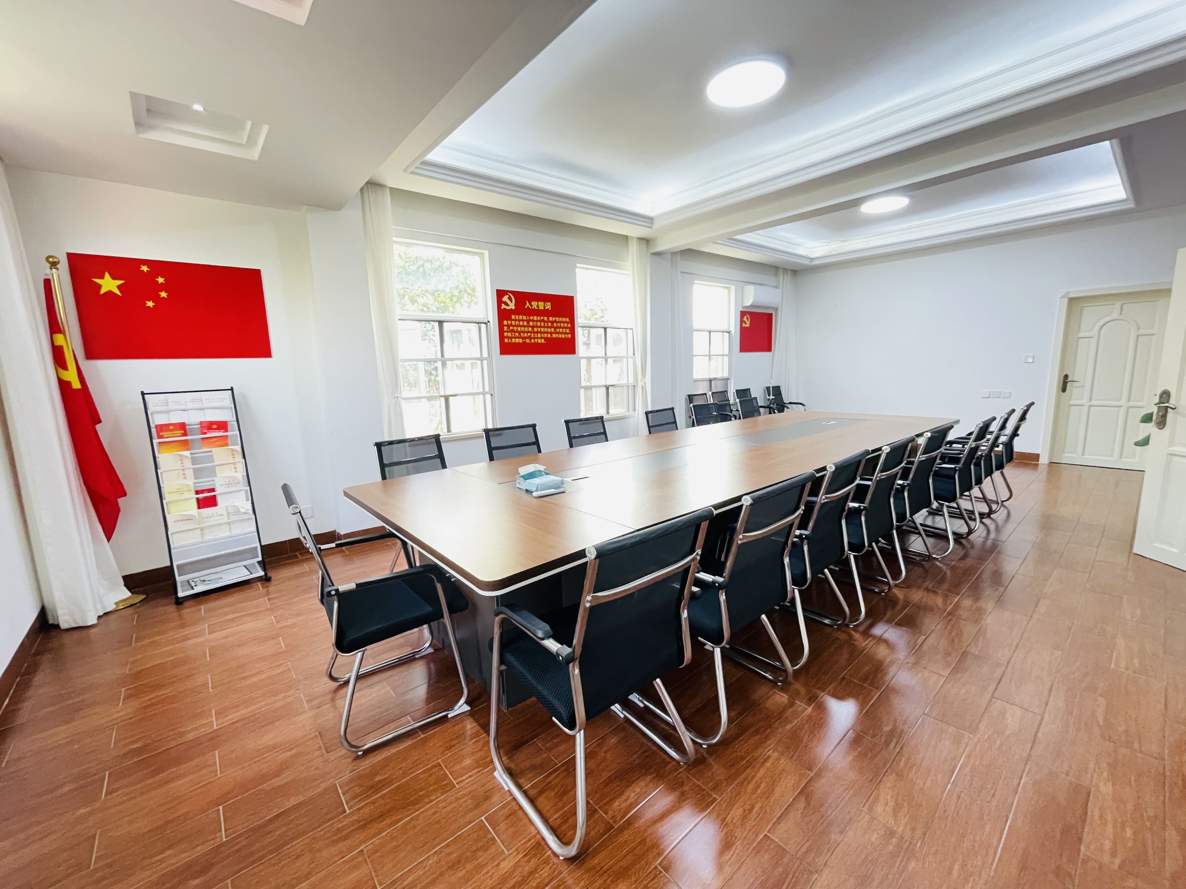 西湾别墅 8室3厅5卫 35000.0元/月 西湾别墅 8室3厅5卫 35000.0元/月室内图