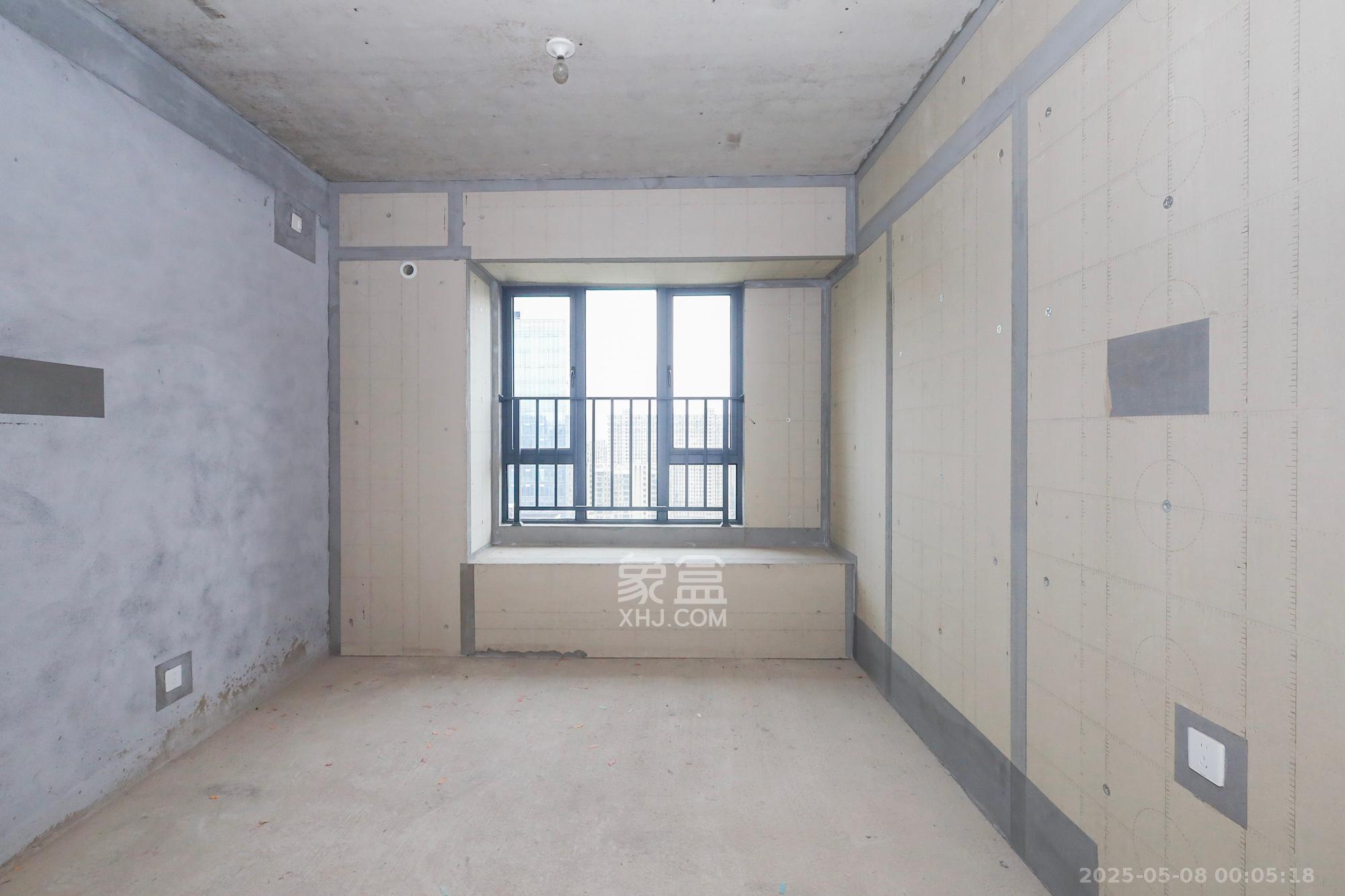 轨道中建麓江府  3室2厅2卫   167.50万卧室