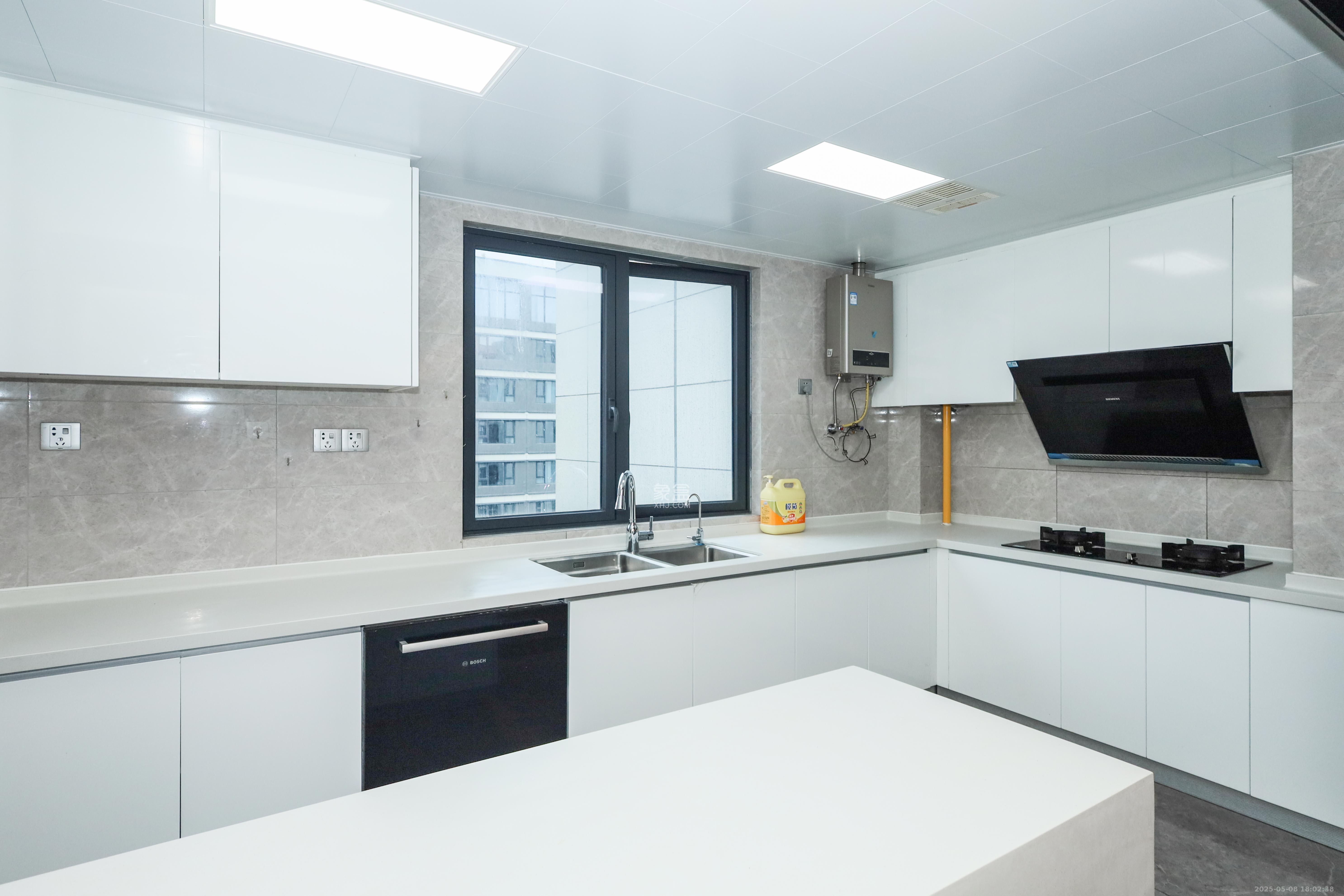 中海阅溪府  4室2厅2卫    320.0万 中海阅溪府  4室2厅2卫    320.0万厨房