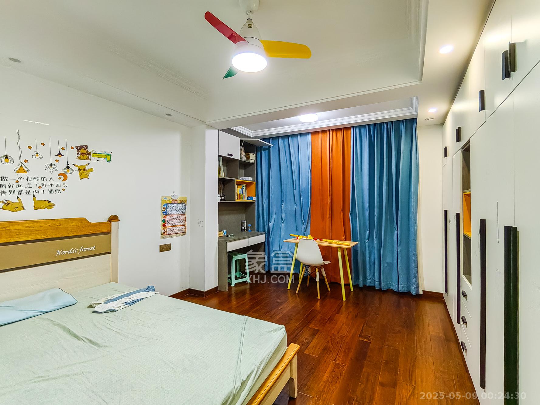 保利香槟国际  6室3厅3卫    420.0万 保利香槟国际  6室3厅3卫    420.0万卧室