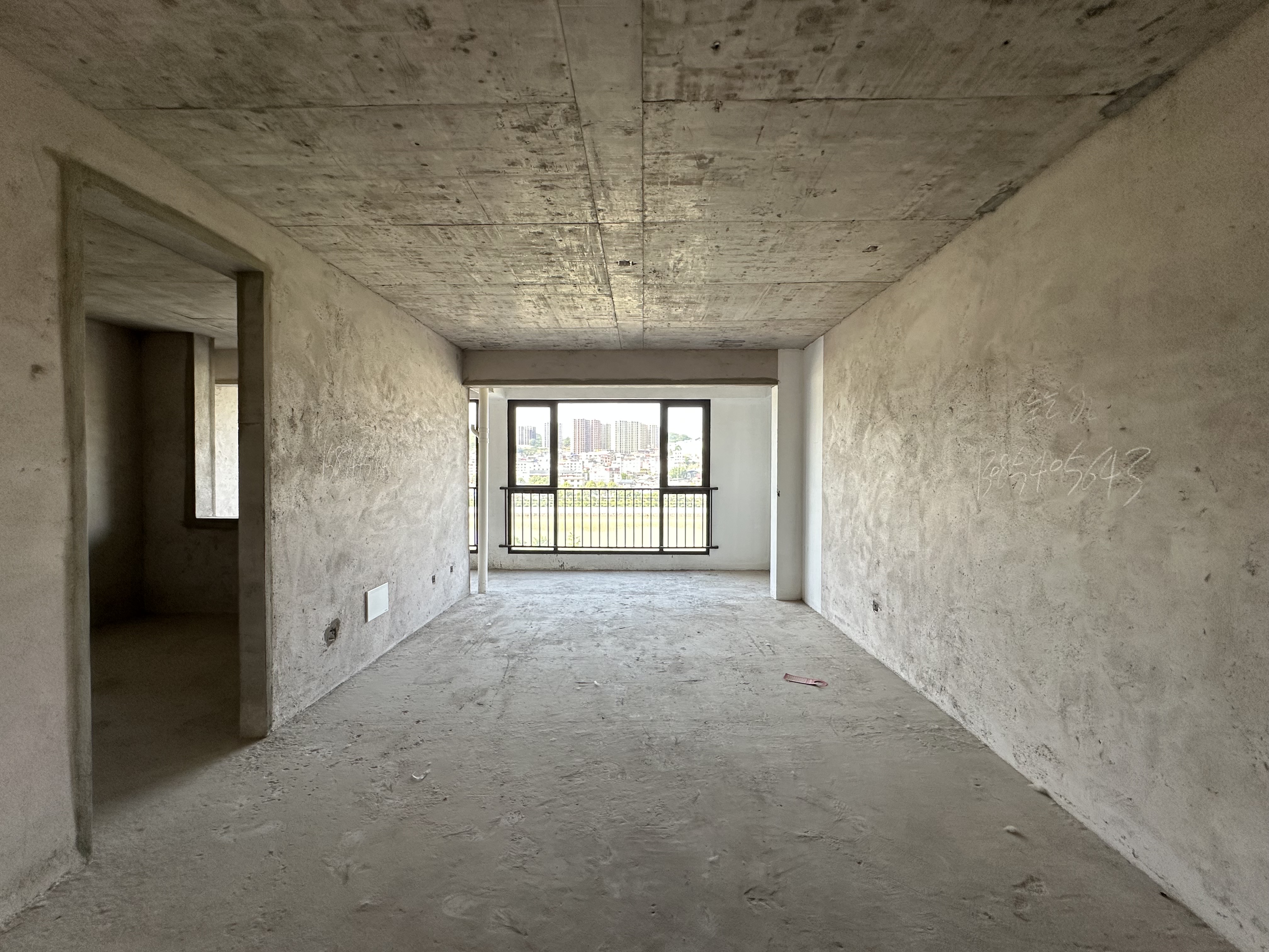 江与城 4室2厅2卫 109.0万 江与城 4室2厅2卫 109.0万客厅