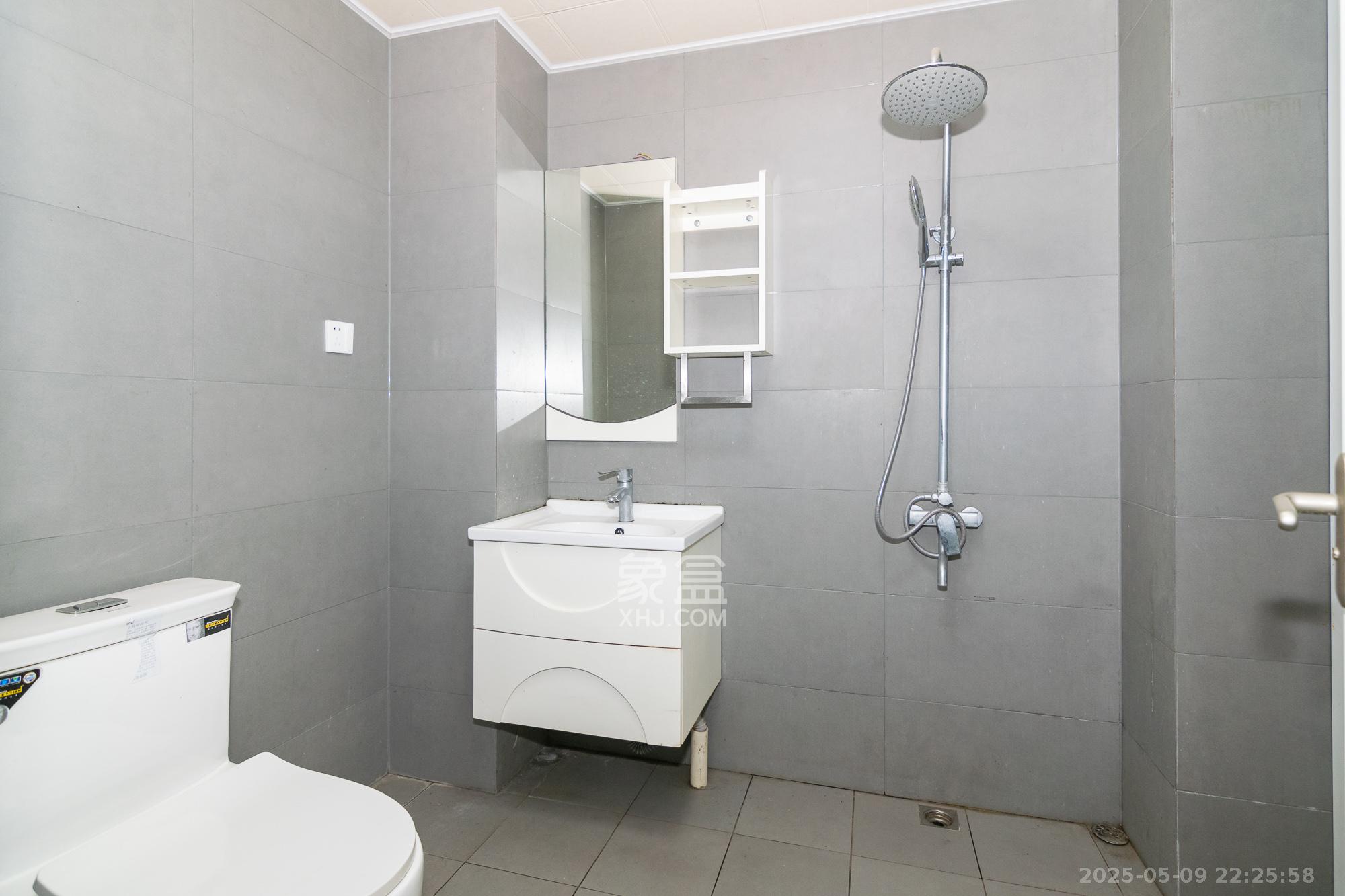 金地三千府(金地湖山樾、金地自在城) 5室3厅3卫 263.0万 金地三千府(金地湖山樾、金地自在城) 5室3厅3卫 263.0万卫生间