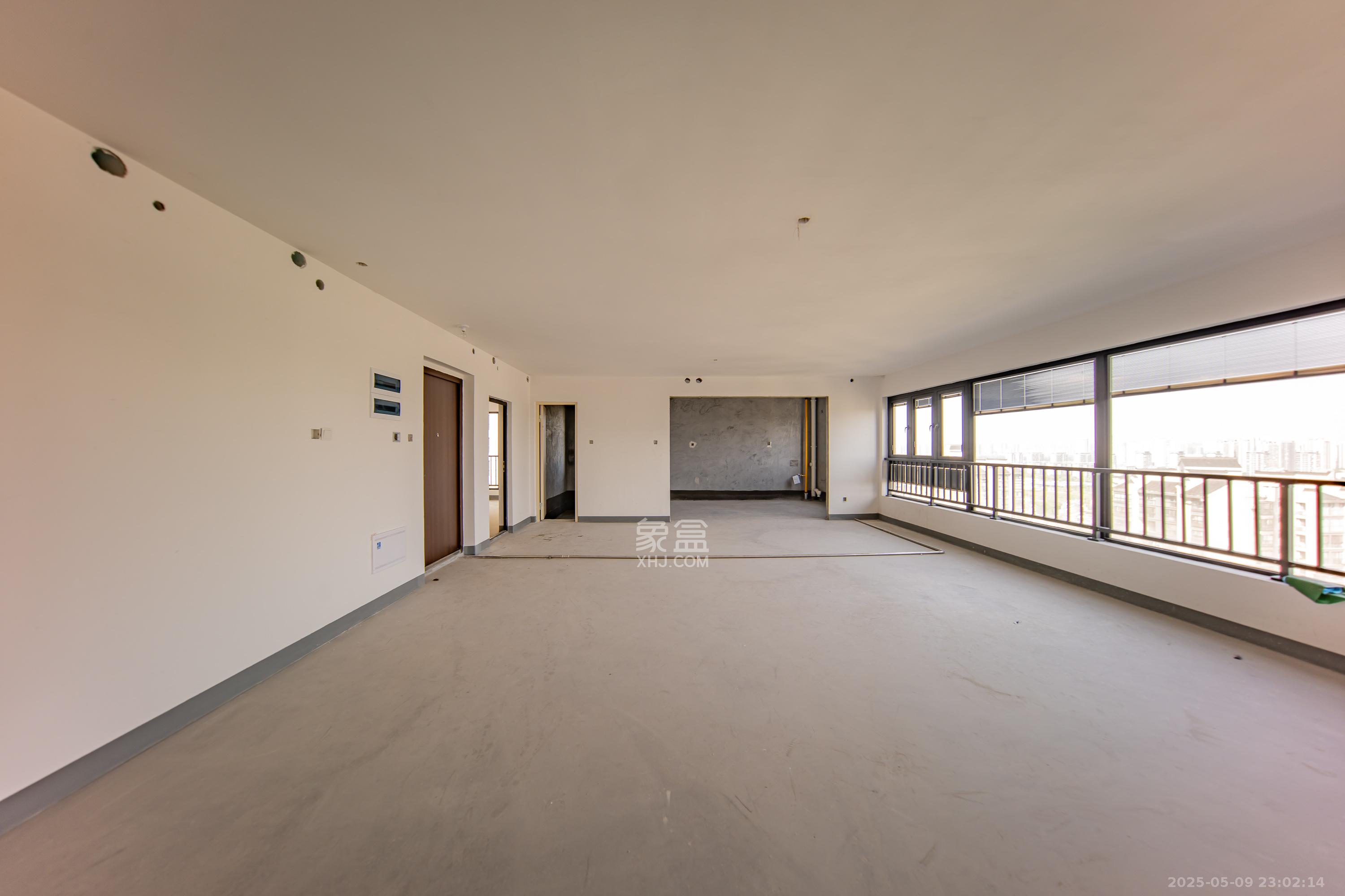 建投象山国际  5室2厅2卫   268.00万客厅