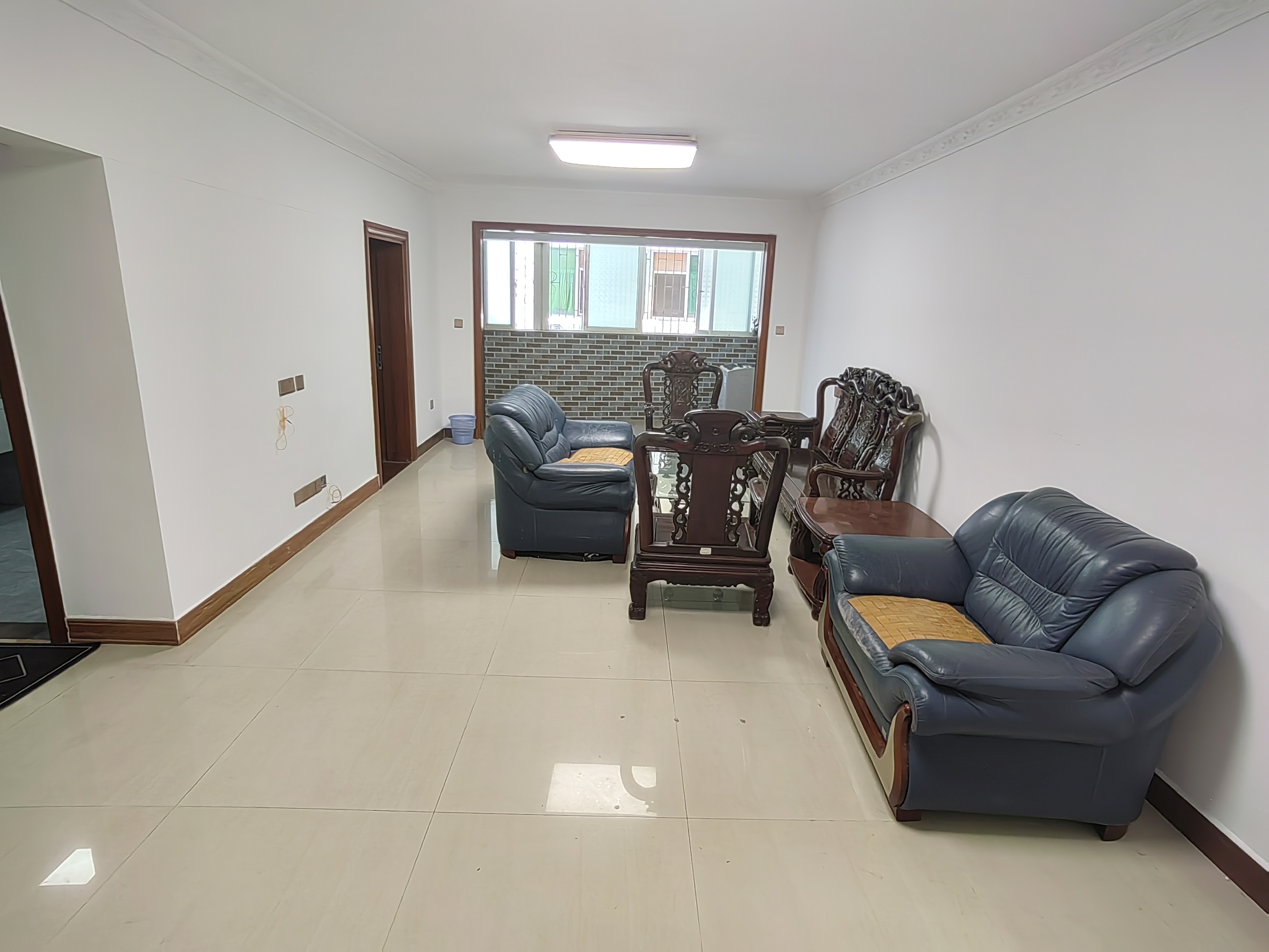 海南国际贸易商务大厦 3室2厅2卫 130.0万 海南国际贸易商务大厦 3室2厅2卫 130.0万室内图