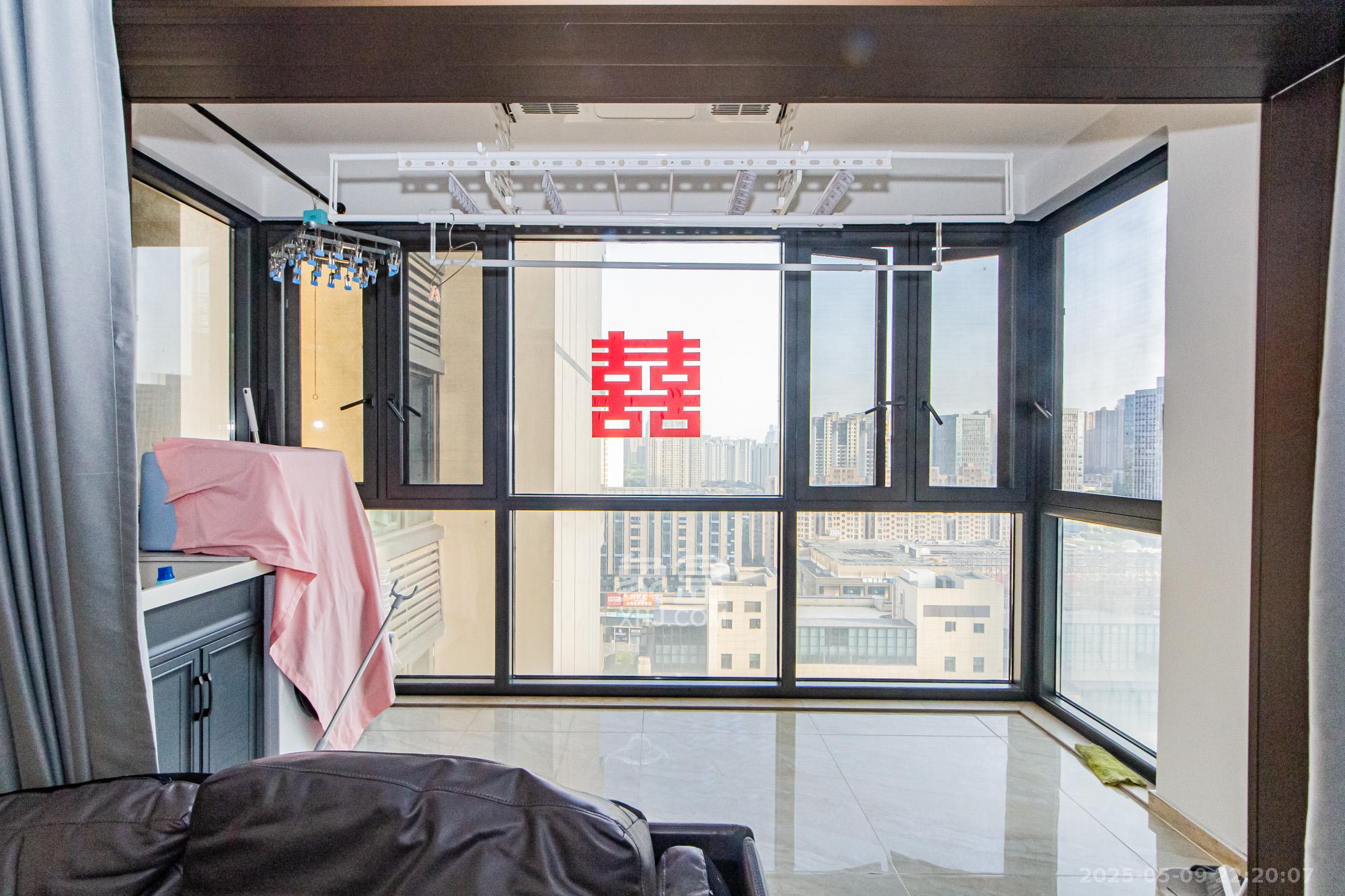 珠江好世界  4室2厅2卫   175.00万阳台