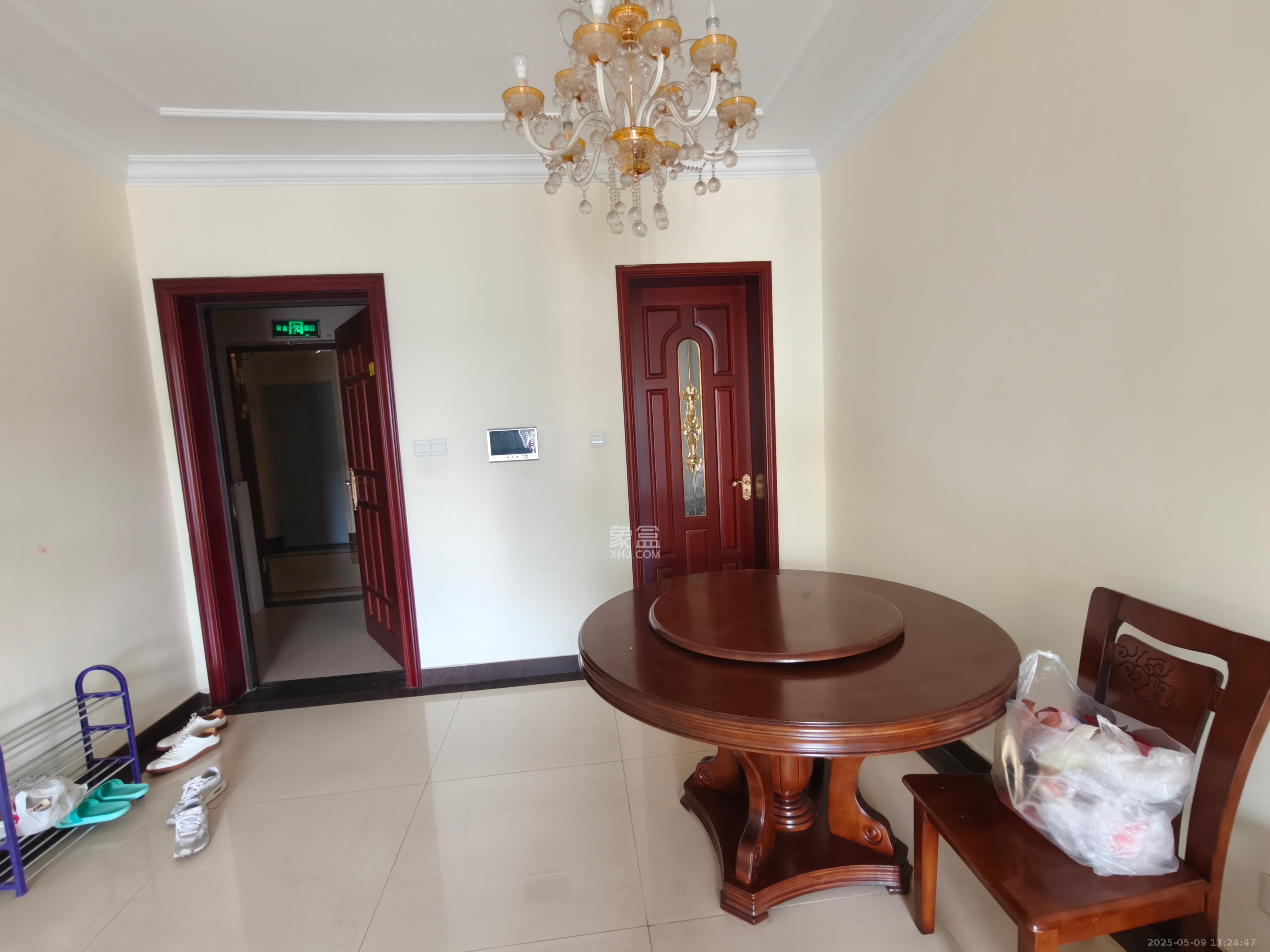 恒大翡翠华庭 3室2厅2卫 1900.0元/月 恒大翡翠华庭 3室2厅2卫 1900.0元/月室内图