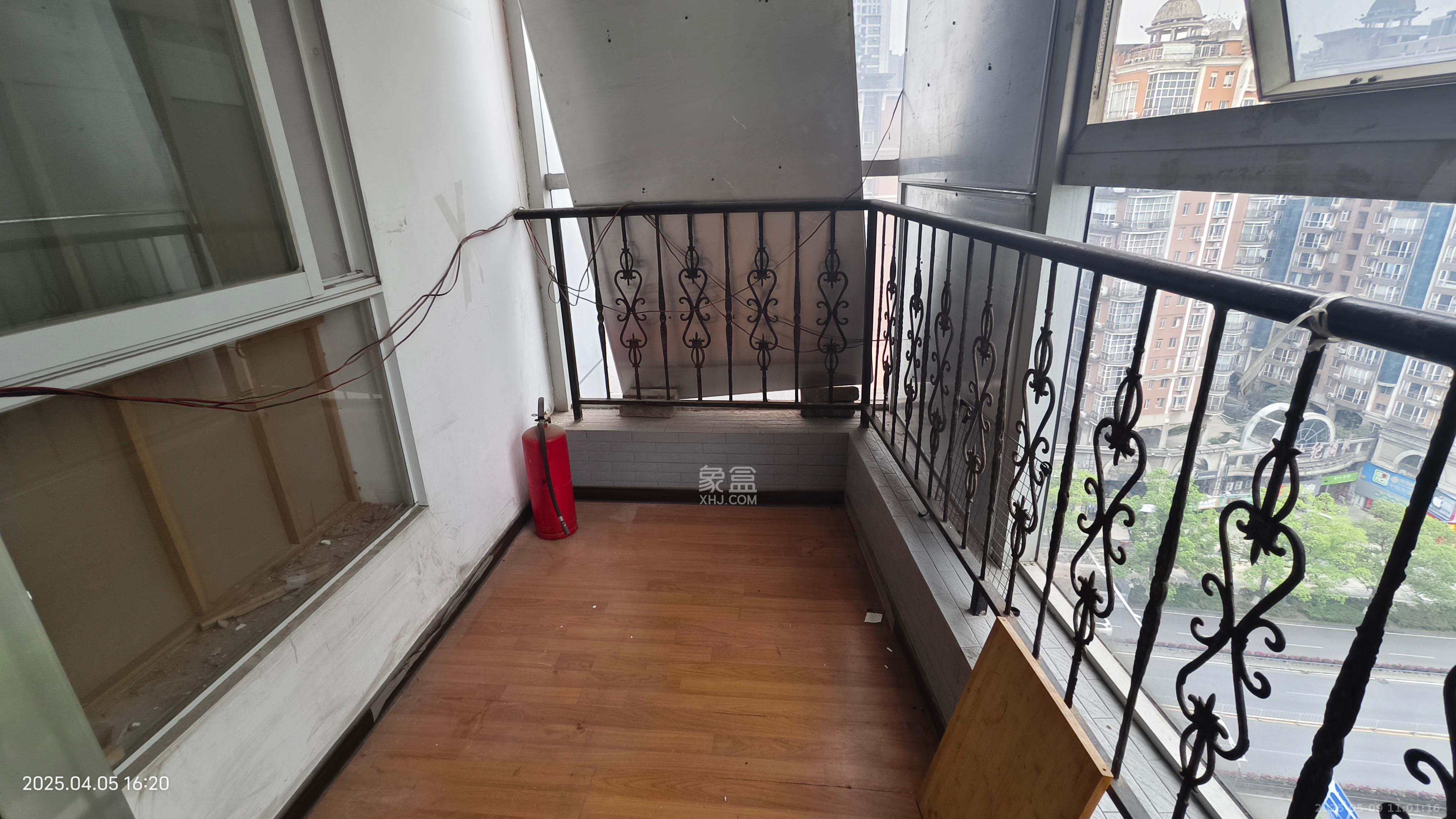 兴威名座  3室2厅1卫   2500.00元/月室内图