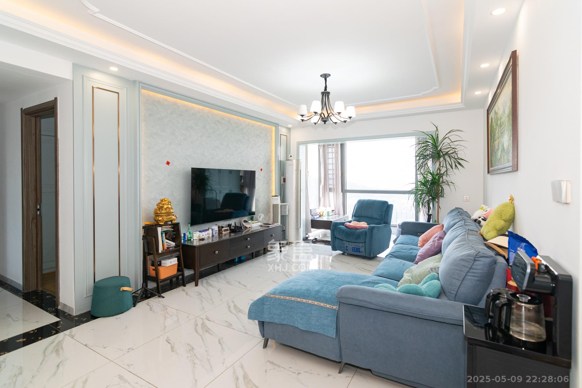 碧桂园高尔夫花园 4室2厅2卫 125.0万 碧桂园高尔夫花园 4室2厅2卫 125.0万客厅