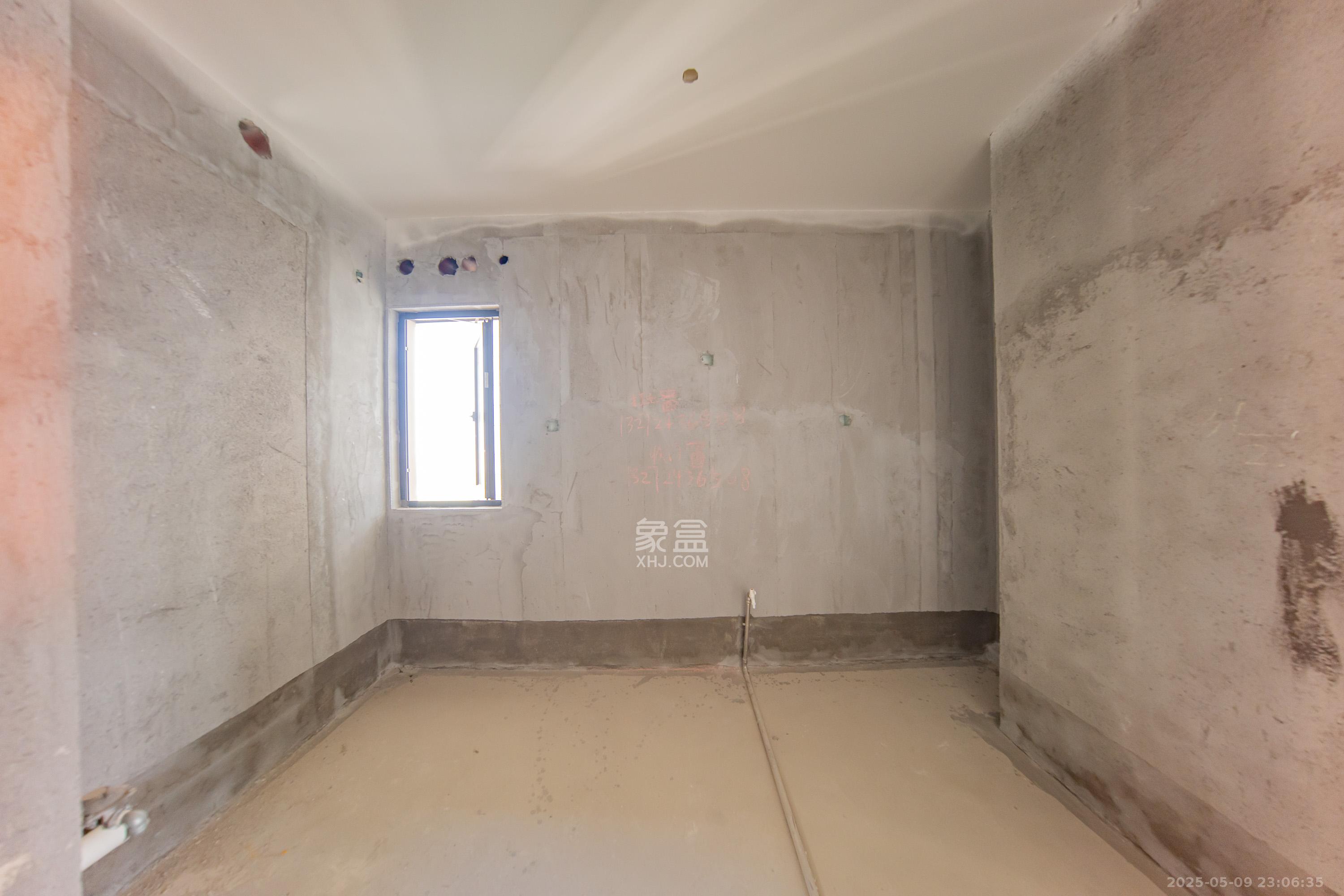 建投象山国际  4室2厅2卫   180.00万厨房