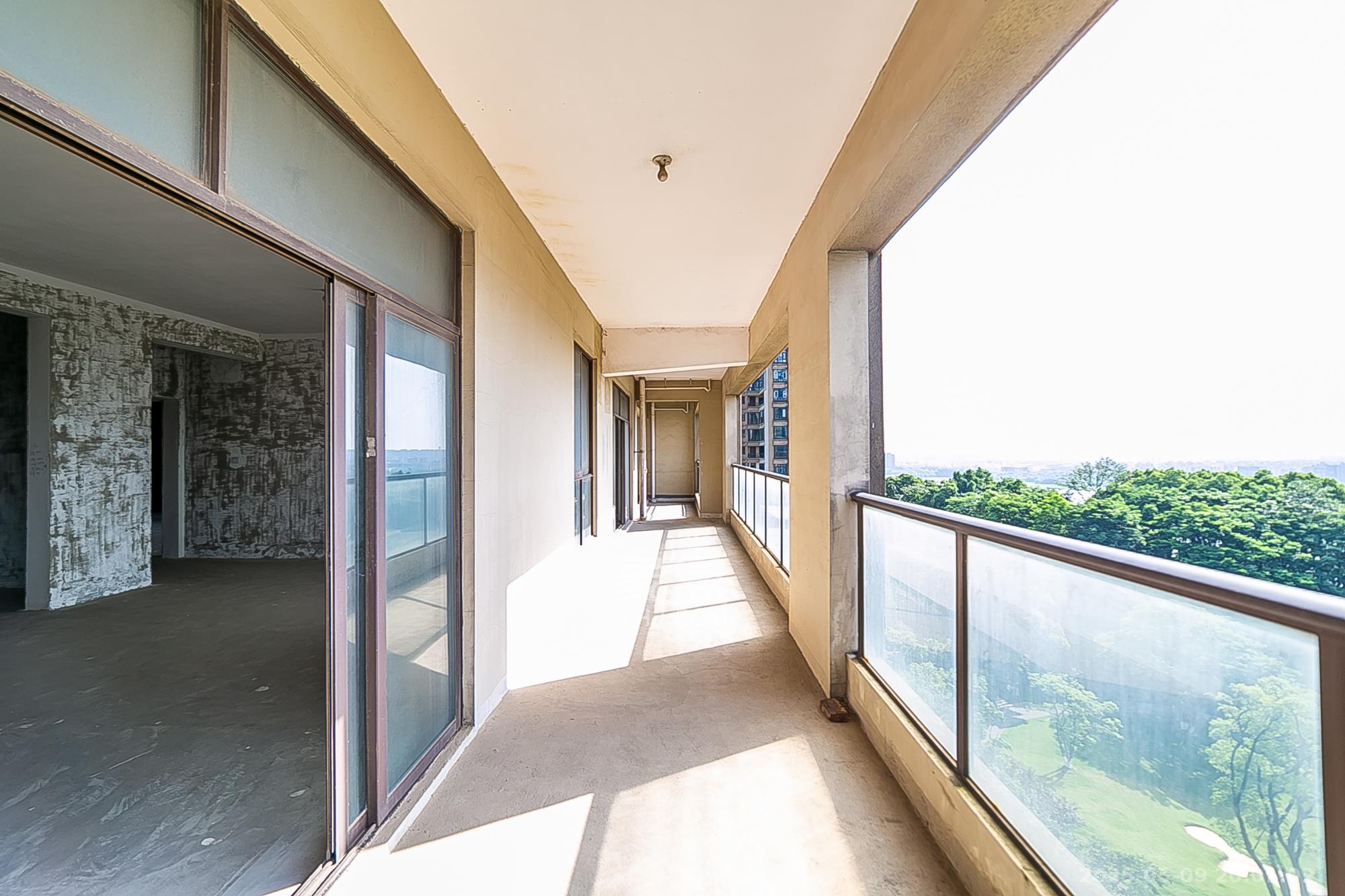 中建江山壹号  1室2厅2卫   762.00万阳台