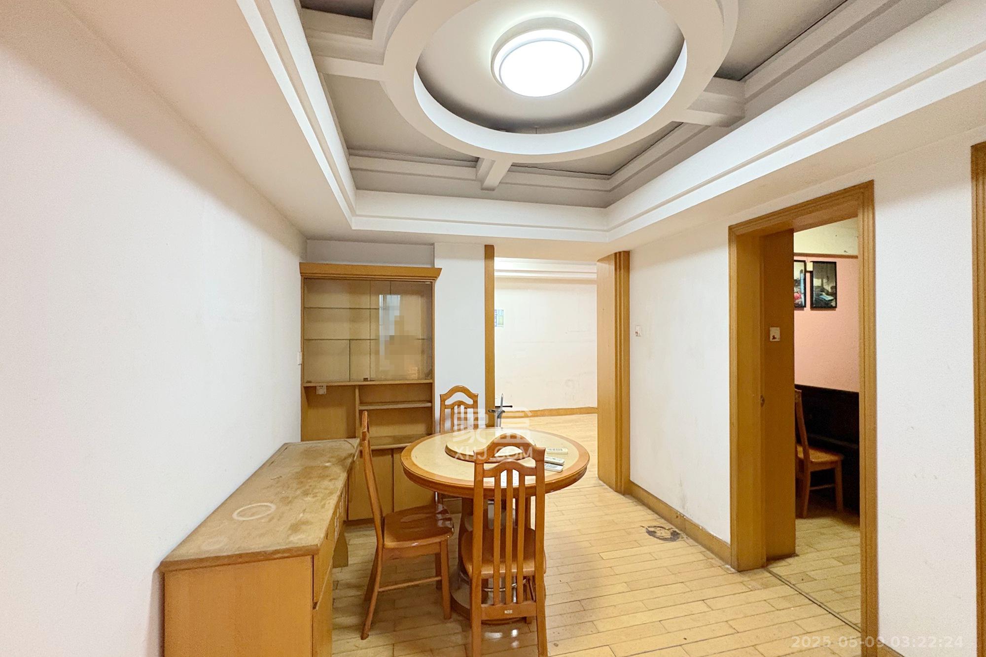 建工集團單位房  3室2廳1衛(wèi)   85.00萬