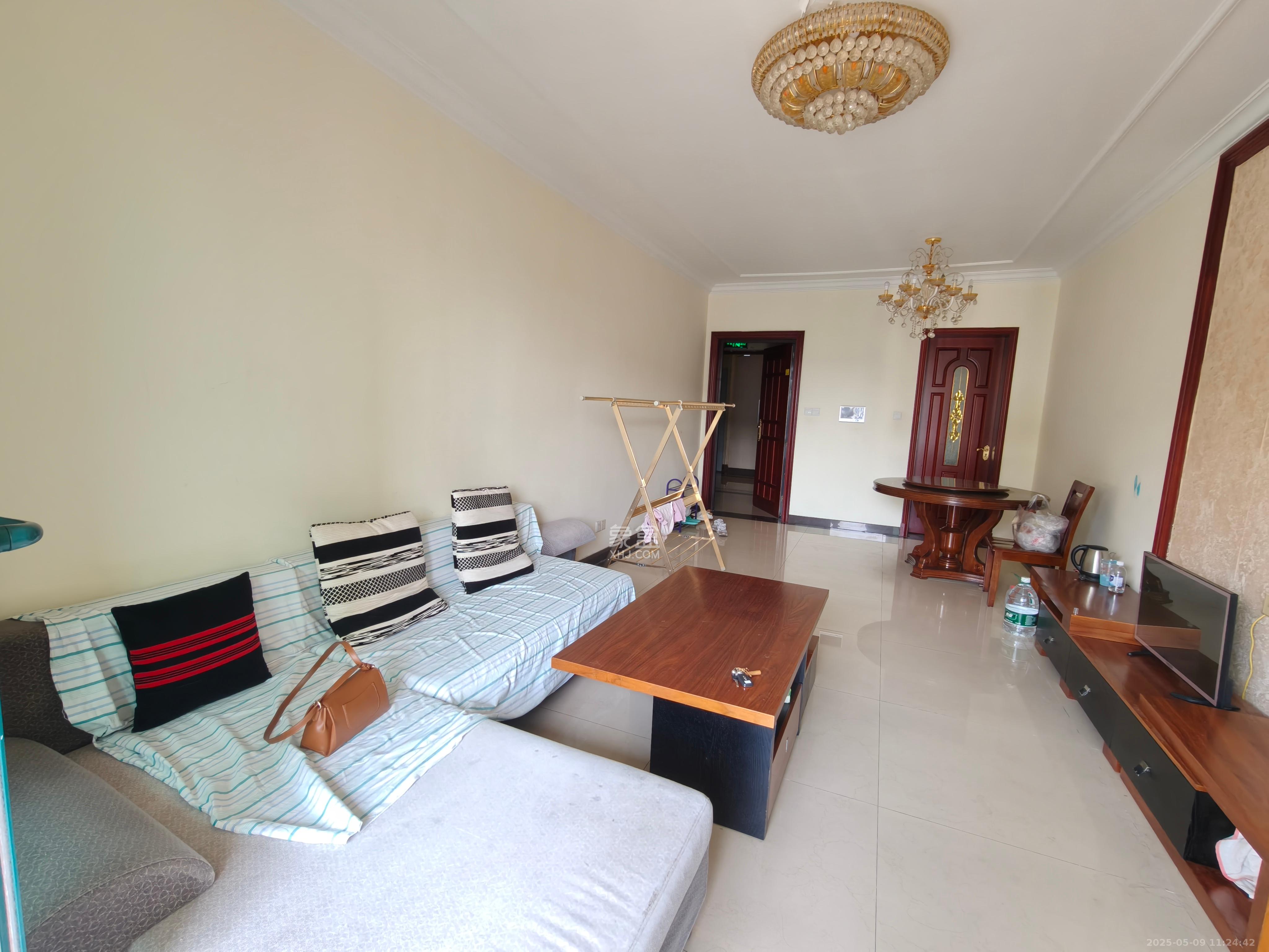 恒大翡翠华庭 3室2厅2卫 1900.0元/月 恒大翡翠华庭 3室2厅2卫 1900.0元/月室内图