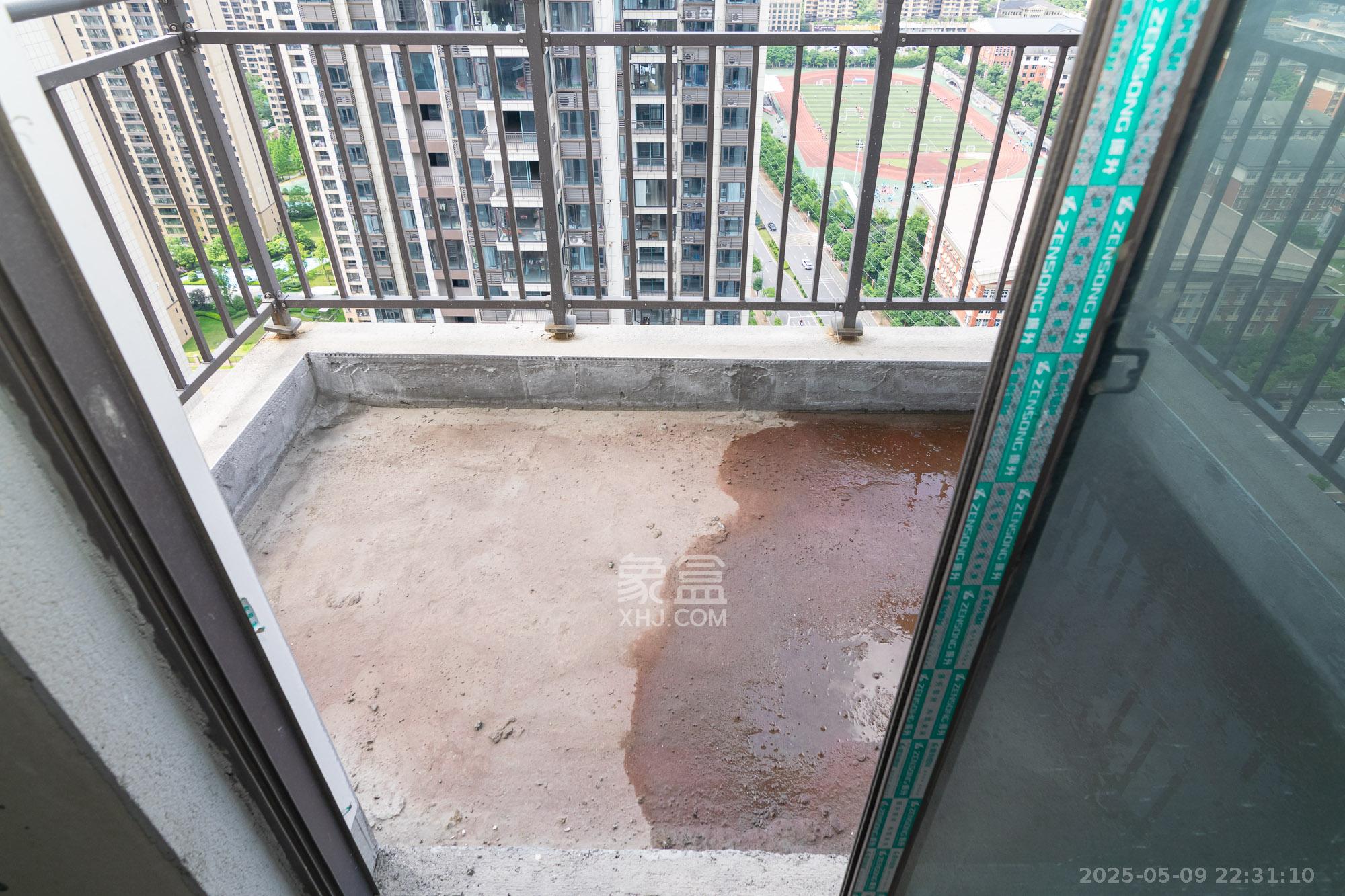 润和雅郡(润和紫郡六期) 6室3厅3卫 180.0万 润和雅郡(润和紫郡六期) 6室3厅3卫 180.0万阳台