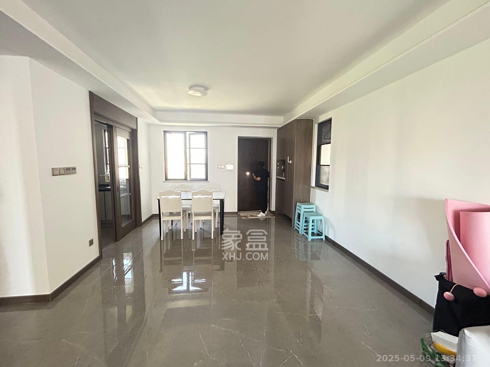 龙湖春江天玺  4室2厅2卫    4600.0元/月室内图