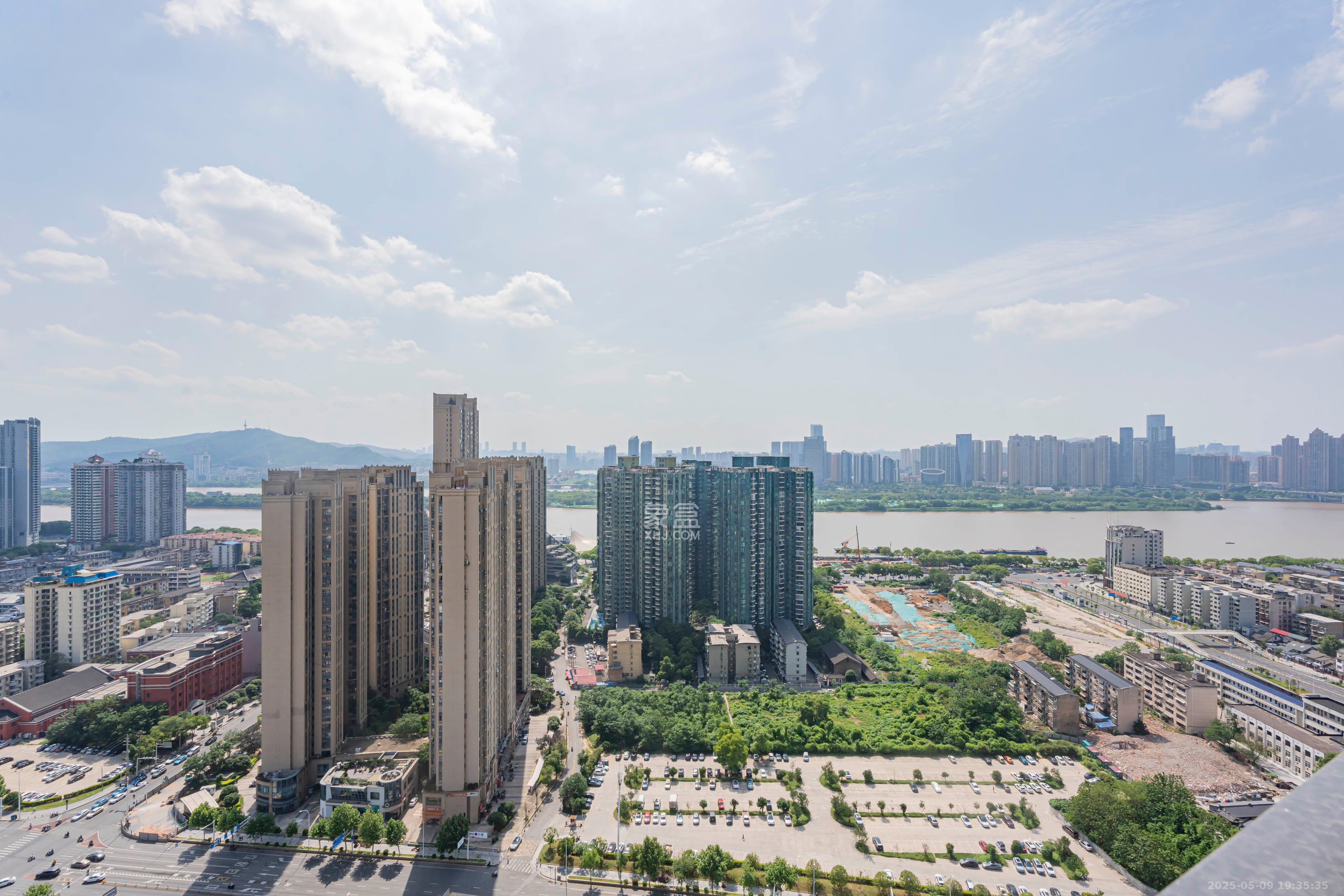 万科瑧湾汇  6室2厅4卫   850.00万阳台