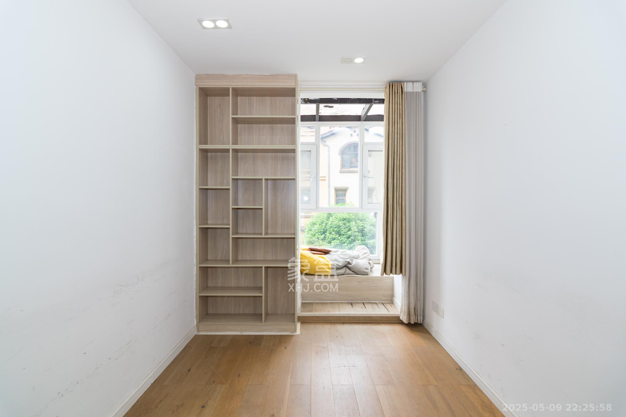 金地三千府(金地湖山樾、金地自在城) 5室3厅3卫 263.0万 金地三千府(金地湖山樾、金地自在城) 5室3厅3卫 263.0万卧室