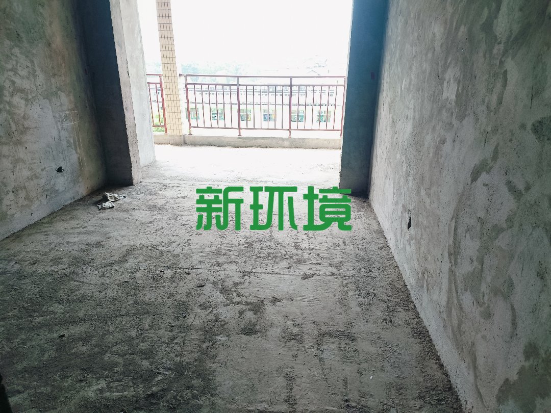 尚东御园  4室2厅2卫    66.8万客厅